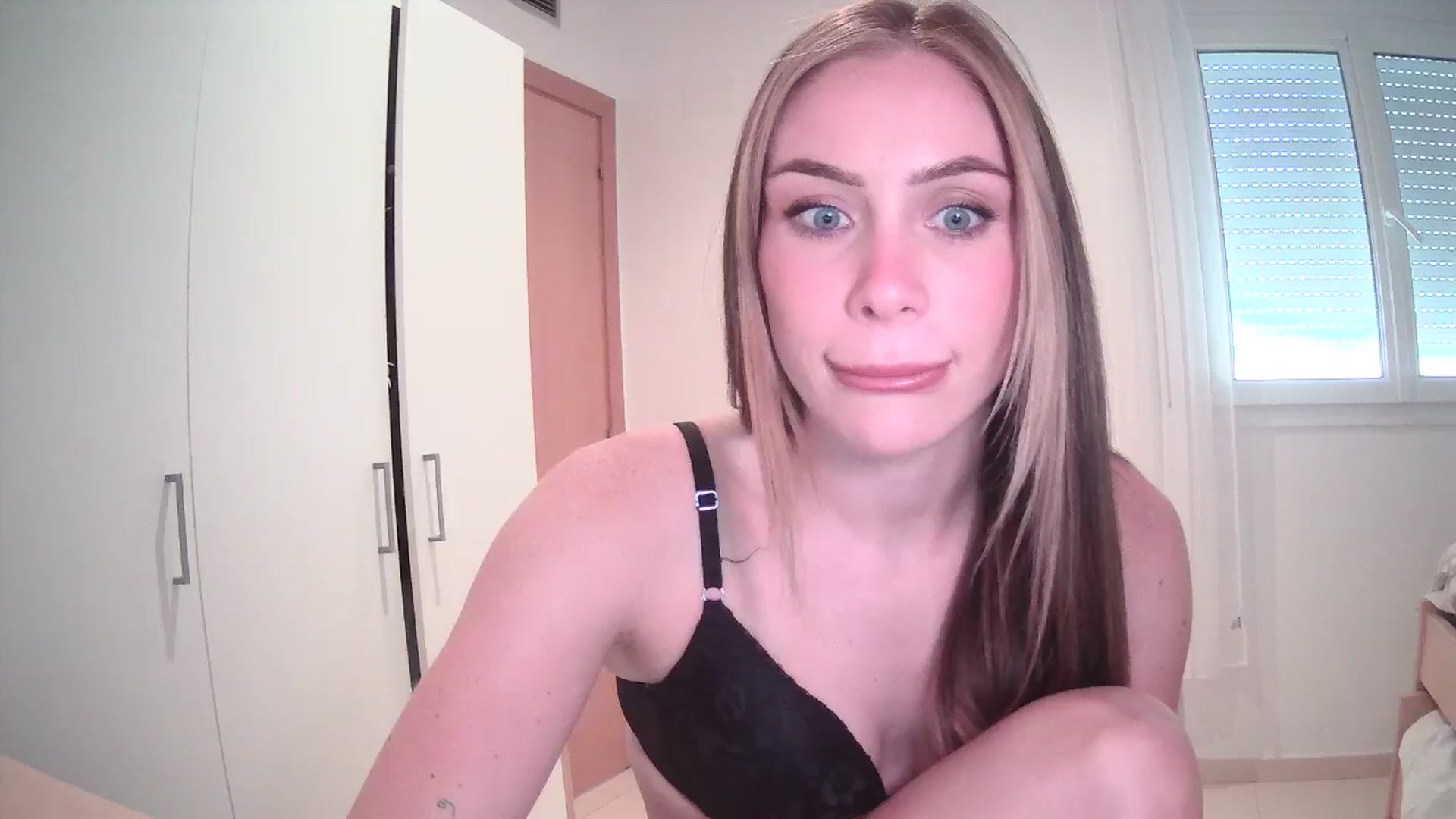 Gallery image thumbnail from English_Lola's myfreecams stream on, 05/02/2024, 10:11 image 6 of 20