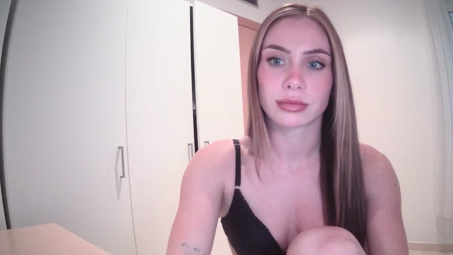Gallery image thumbnail from English_Lola's myfreecams stream on, 05/02/2024, 14:14 image 4 of 20