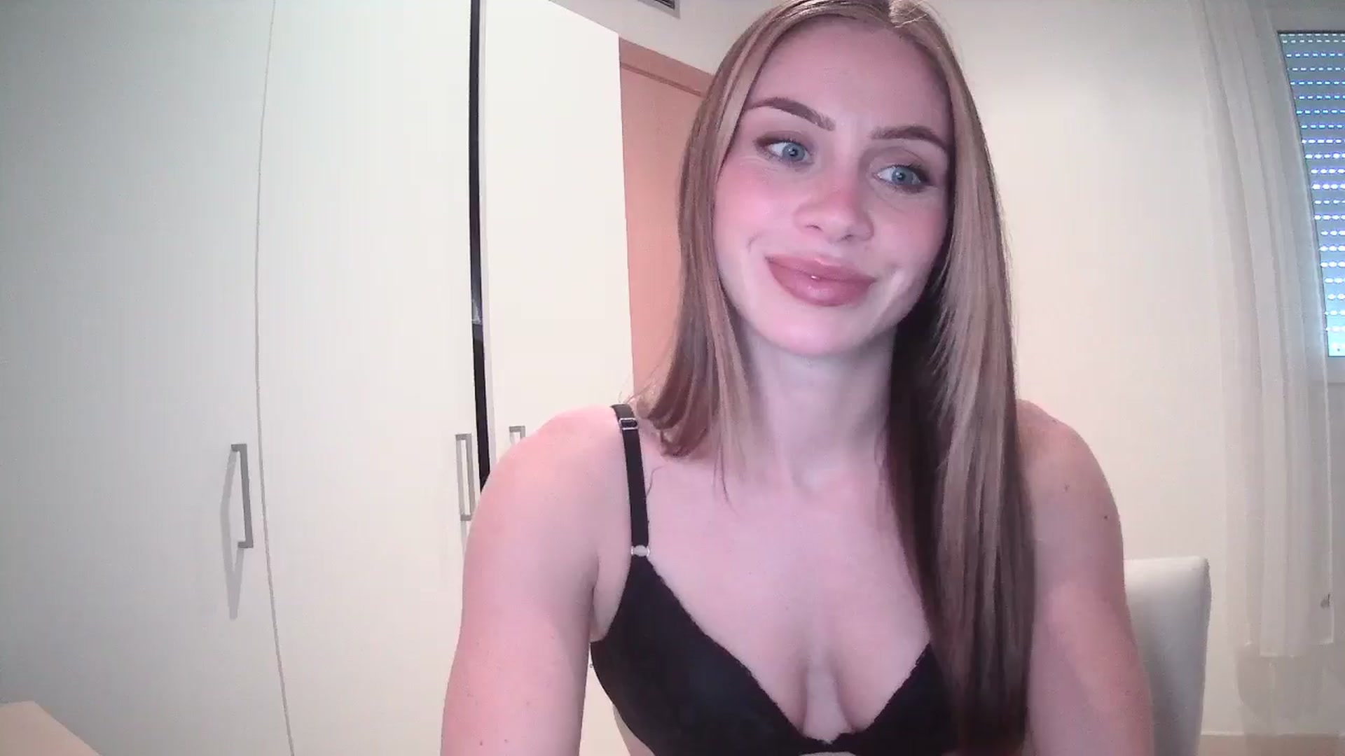 Gallery image thumbnail from English_Lola's myfreecams stream on, 05/02/2024, 14:52 image 3 of 20