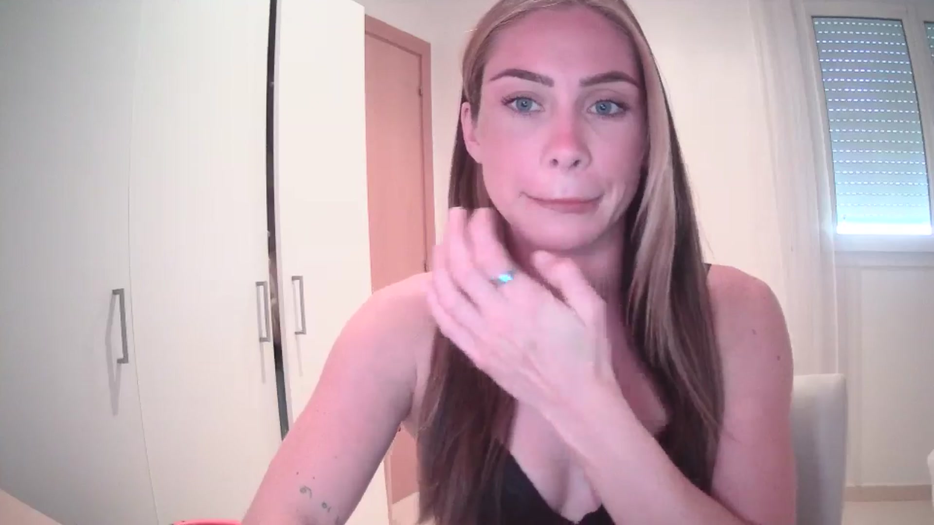 Gallery image thumbnail from English_Lola's myfreecams stream on, 05/05/2024, 16:29 image 9 of 20