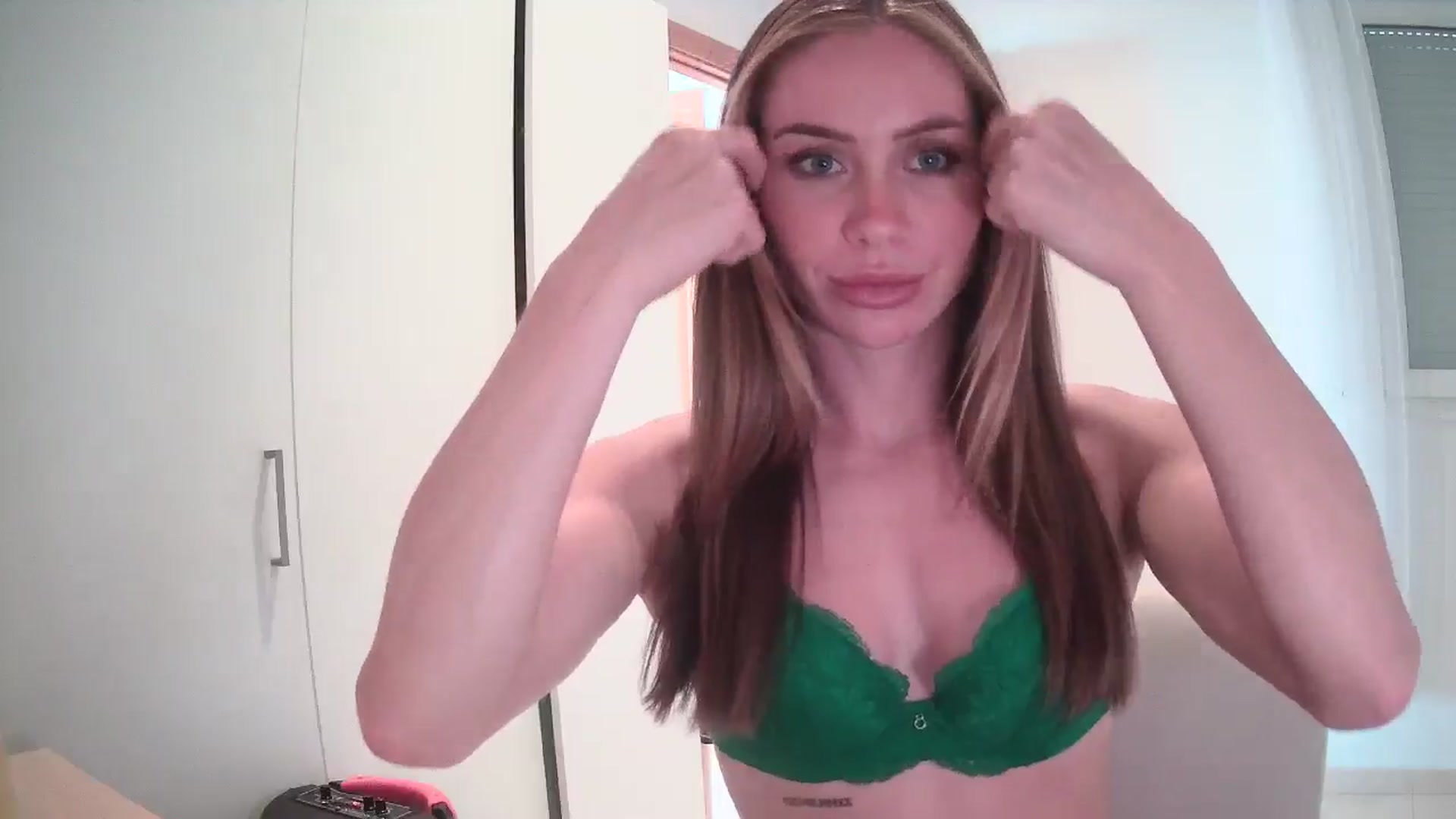 Gallery image thumbnail from English_Lola's myfreecams stream on, 05/06/2024, 11:31 image 14 of 20