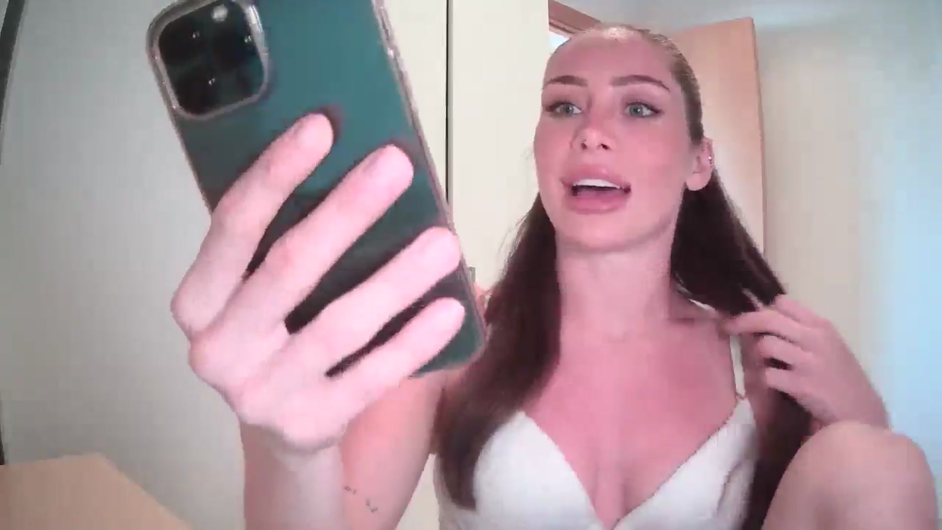 Gallery image thumbnail from English_Lola's myfreecams stream on, 05/07/2024, 14:50 image 17 of 20