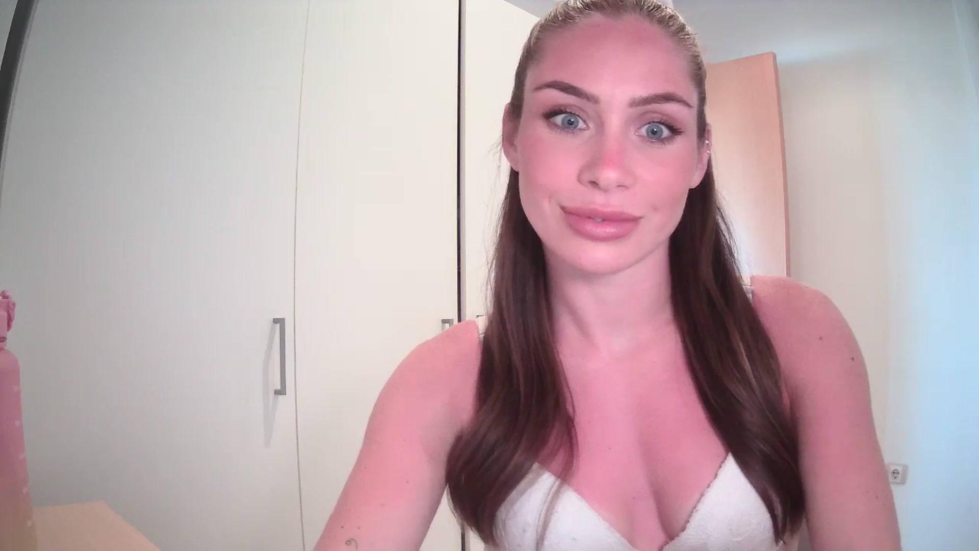 Gallery image thumbnail from English_Lola's myfreecams stream on, 05/07/2024, 15:05 image 18 of 20