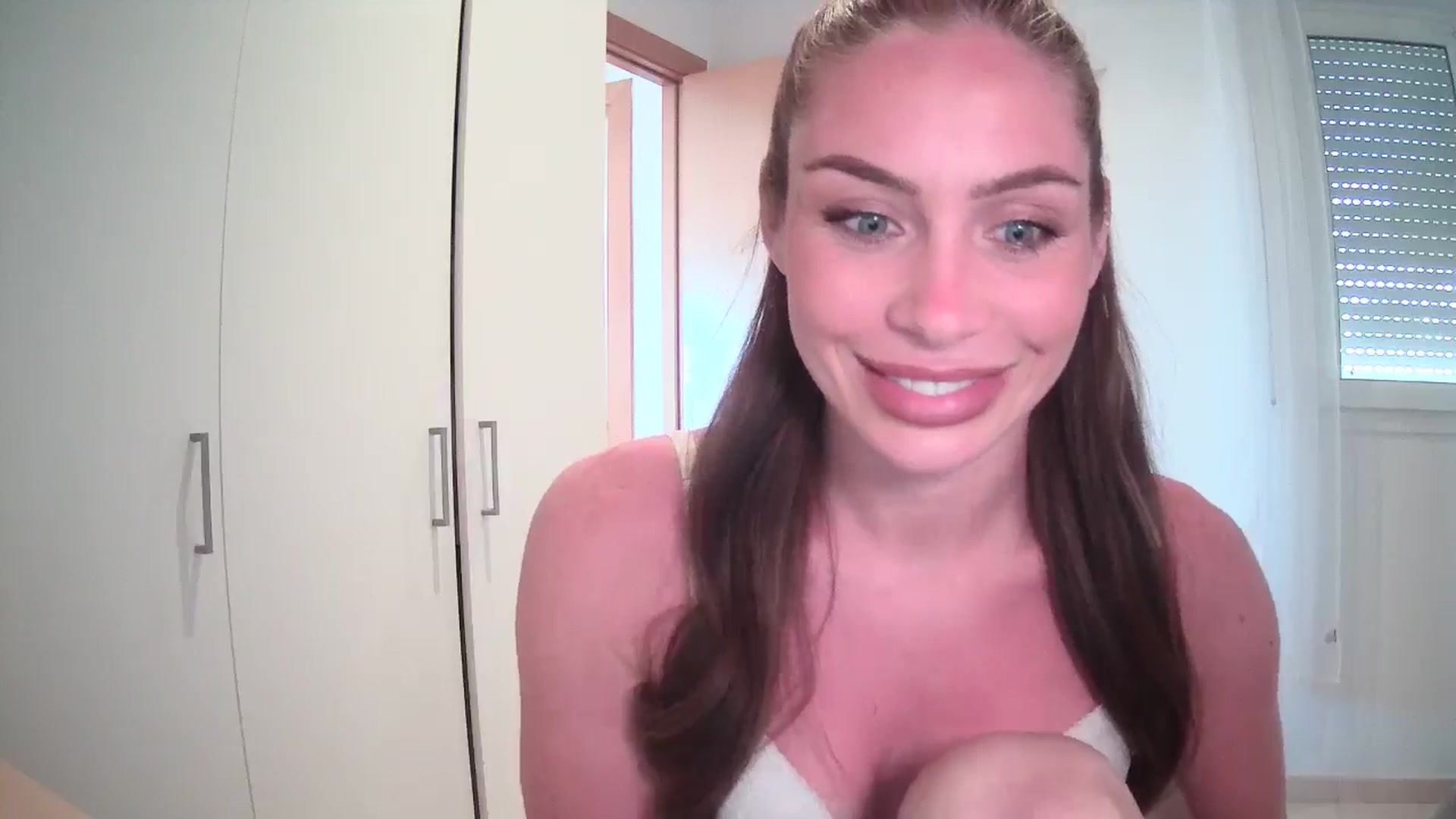 Gallery image thumbnail from English_Lola's myfreecams stream on, 05/07/2024, 15:38 image 6 of 20