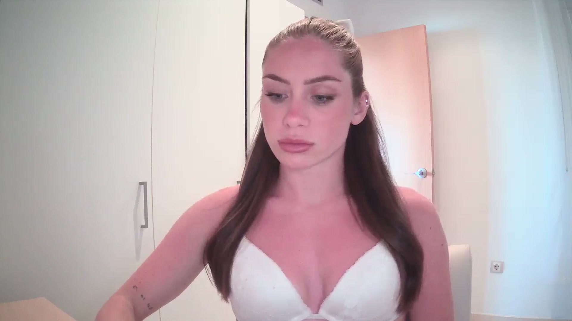Gallery image thumbnail from English_Lola's myfreecams stream on, 05/07/2024, 17:10 image 6 of 20