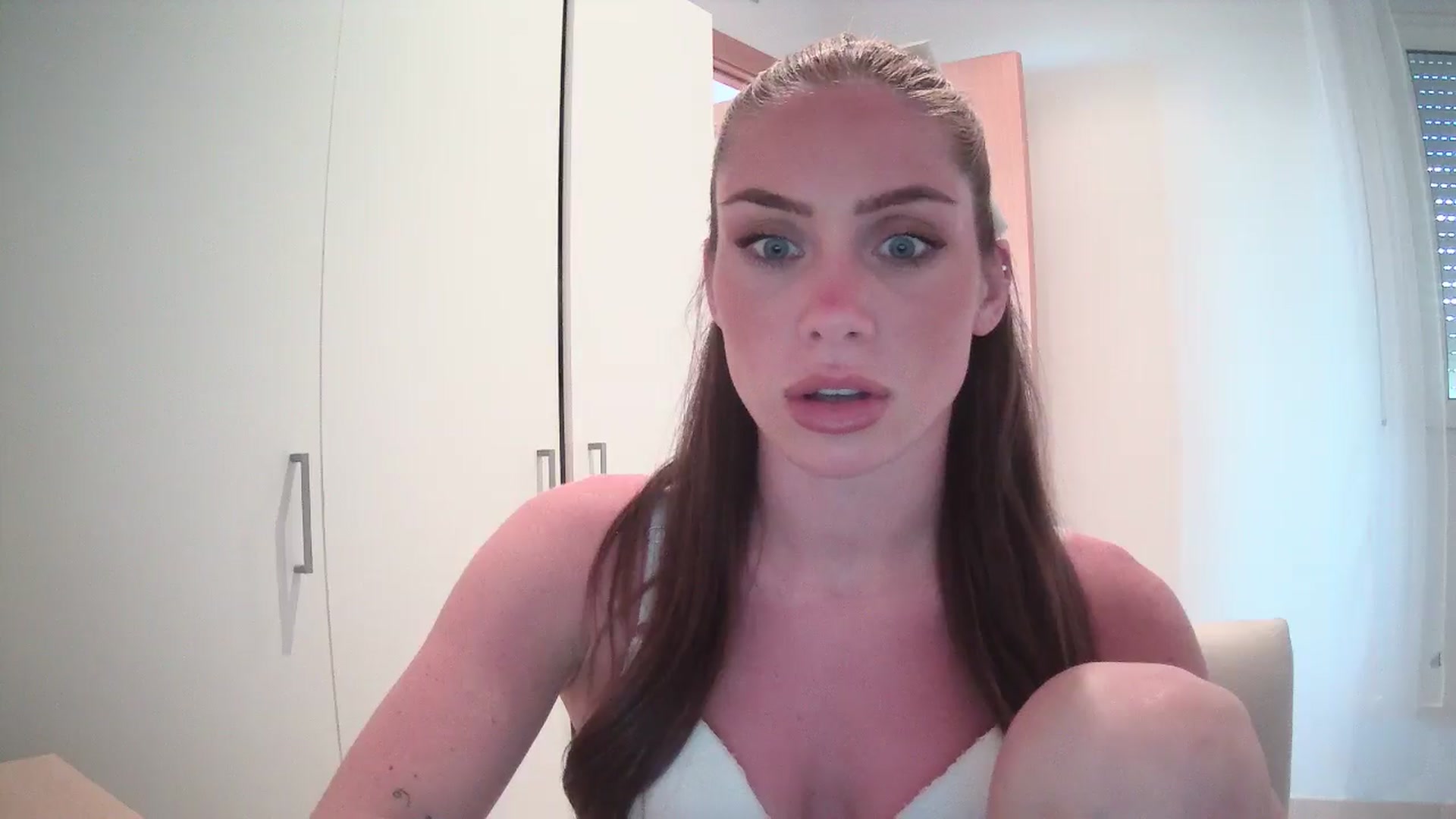 Gallery image thumbnail from English_Lola's myfreecams stream on, 05/07/2024, 17:32 image 8 of 20