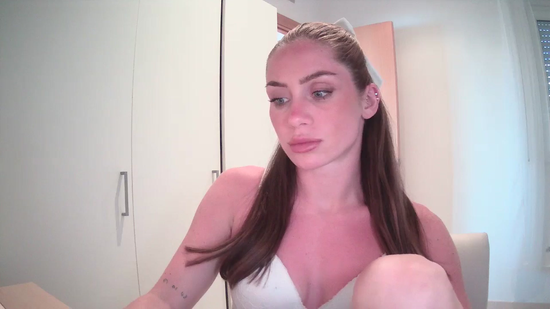 Gallery image thumbnail from English_Lola's myfreecams stream on, 05/07/2024, 17:32 image 13 of 20