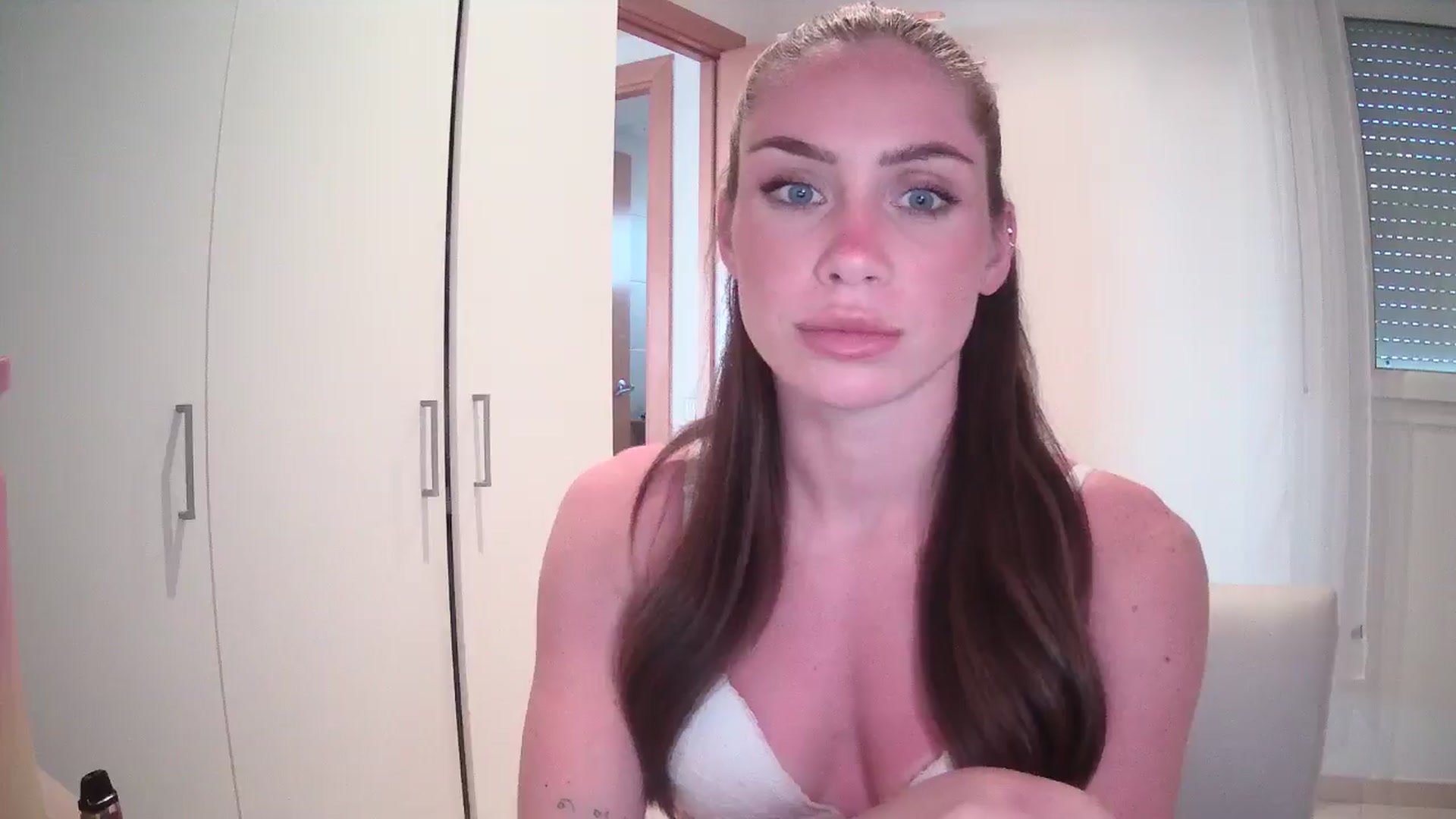 Gallery image thumbnail from English_Lola's myfreecams stream on, 05/07/2024, 18:35 image 12 of 20