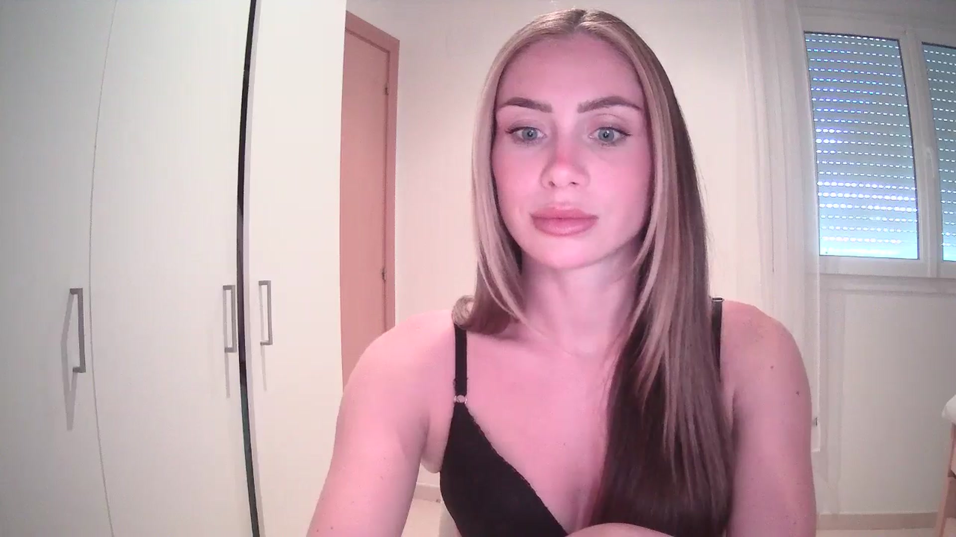 Gallery image thumbnail from English_Lola's myfreecams stream on, 05/08/2024, 16:04 image 11 of 20