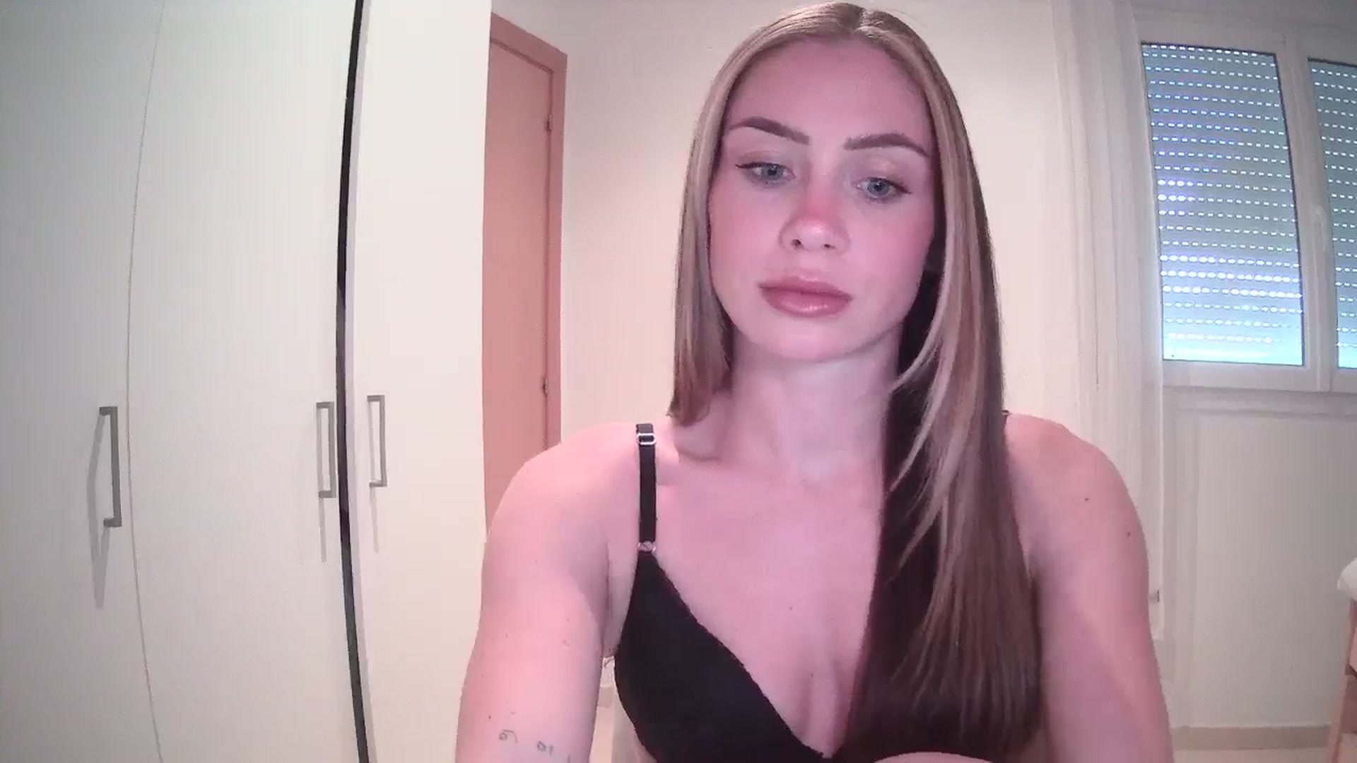 Gallery image thumbnail from English_Lola's myfreecams stream on, 05/08/2024, 16:04 image 2 of 20
