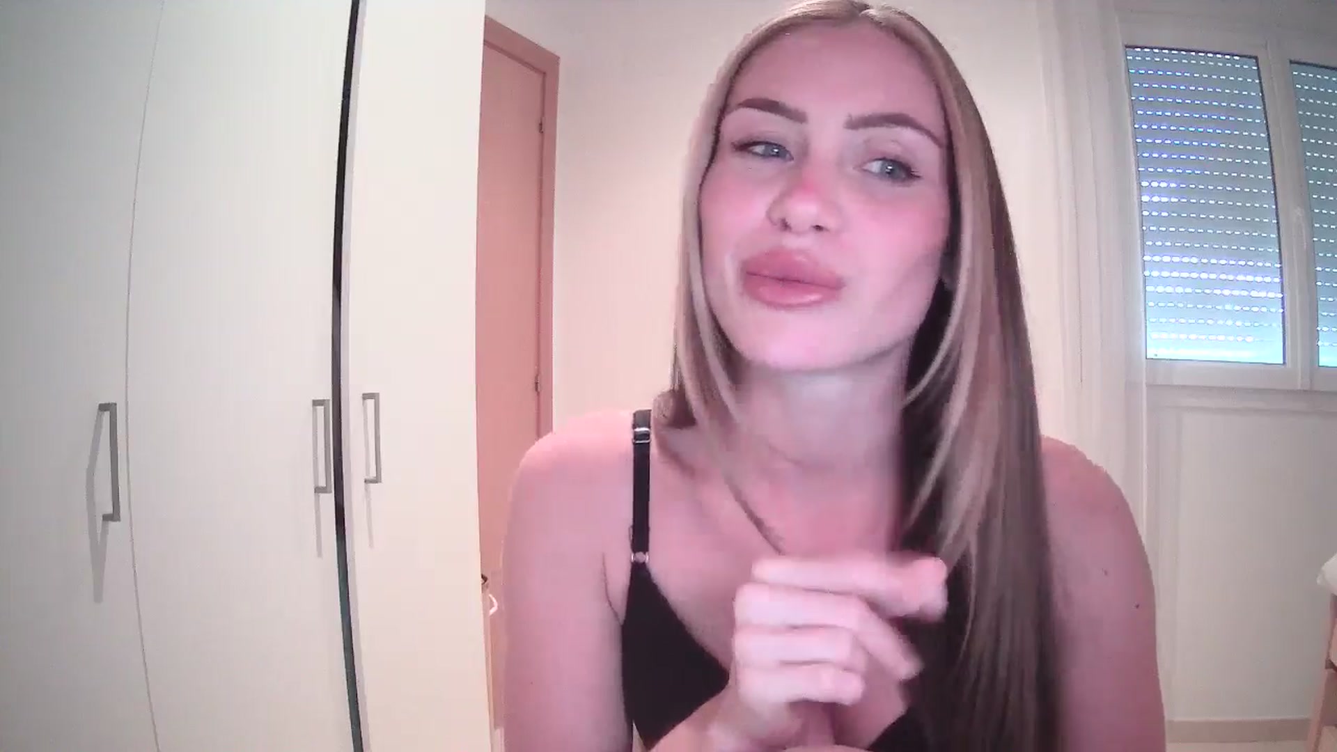 Gallery image thumbnail from English_Lola's myfreecams stream on, 05/08/2024, 16:04 image 5 of 20