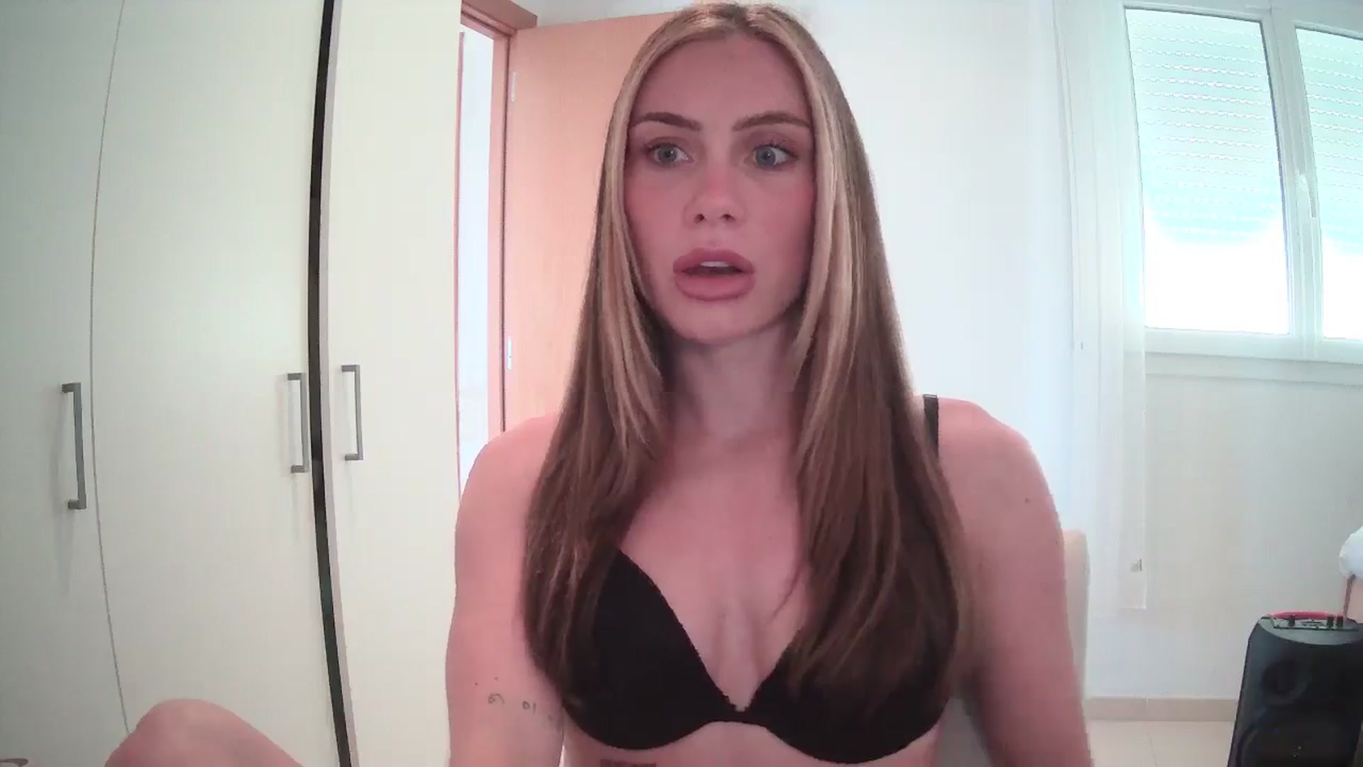 Gallery image thumbnail from English_Lola's myfreecams stream on, 05/10/2024, 08:47 image 9 of 20