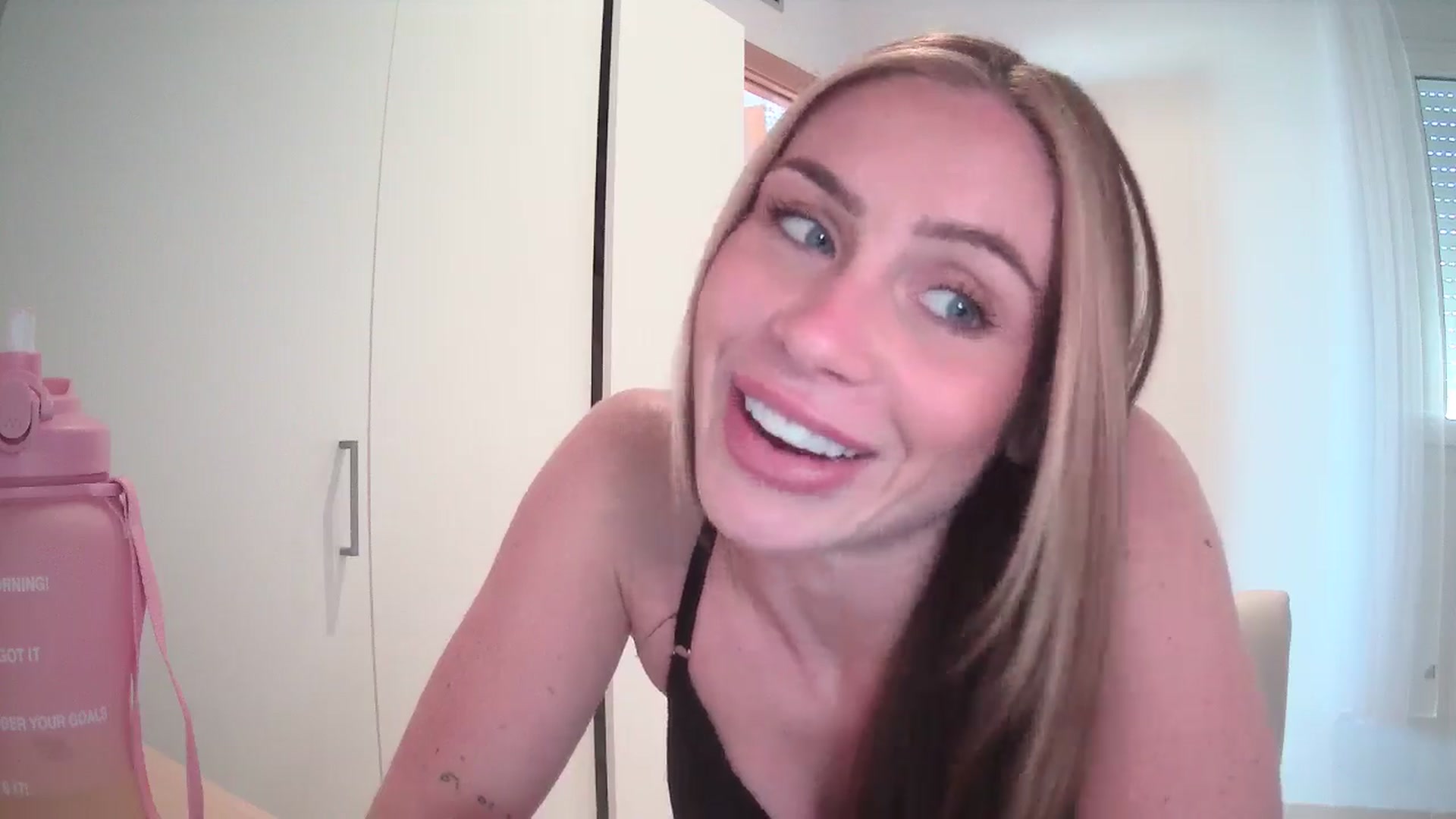 Gallery image thumbnail from English_Lola's myfreecams stream on, 05/10/2024, 10:36 image 8 of 20