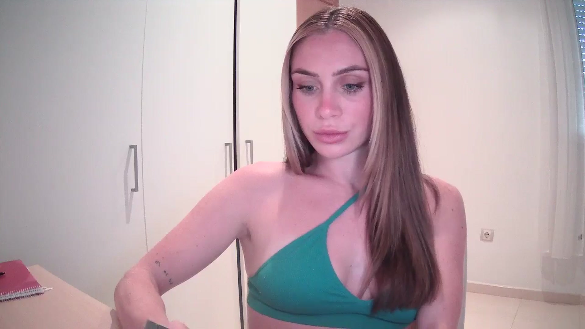 Gallery image thumbnail from English_Lola's myfreecams stream on, 05/11/2024, 14:16 image 12 of 20