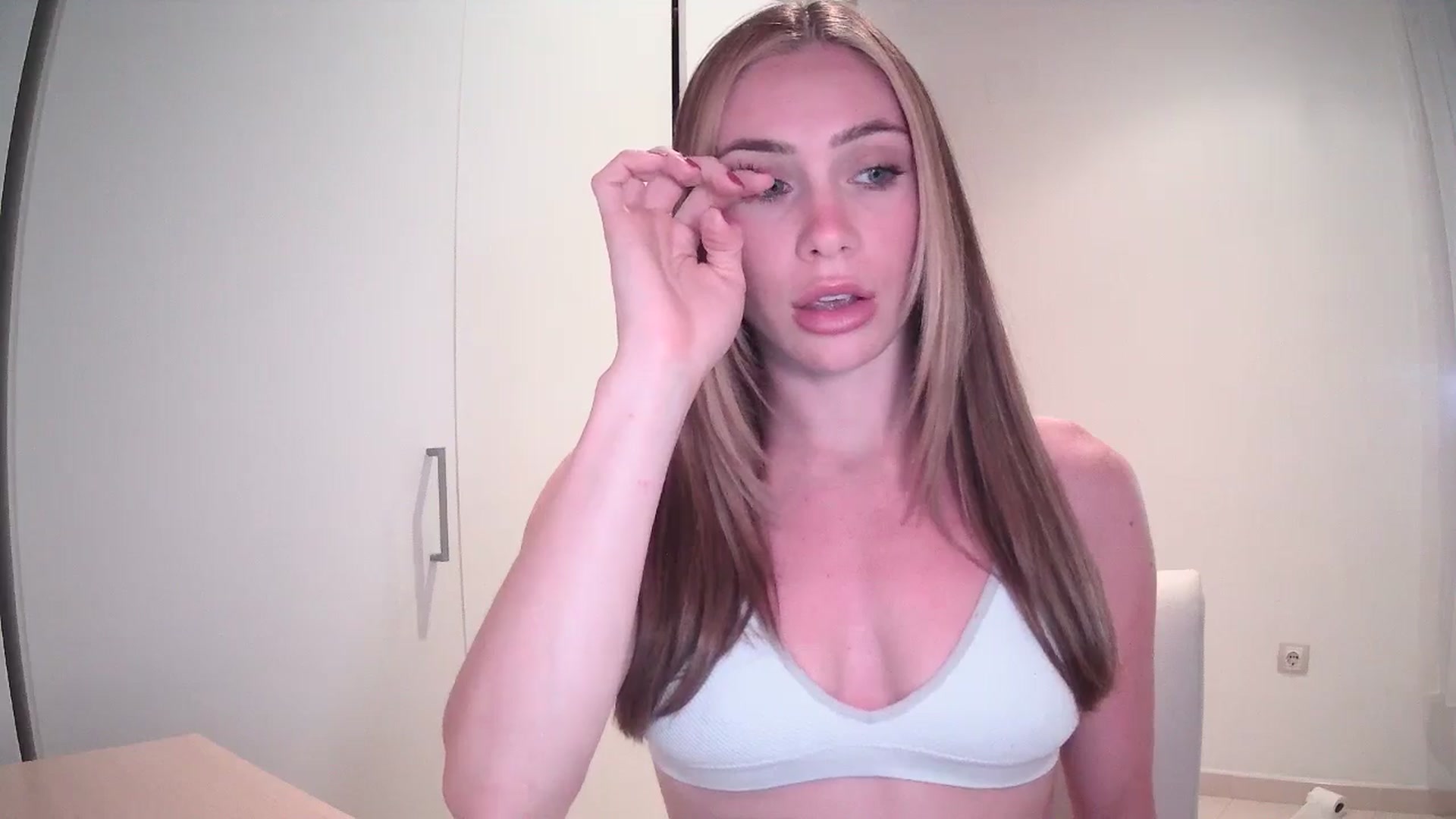 Gallery image thumbnail from English_Lola's myfreecams stream on, 05/13/2024, 12:54 image 18 of 20