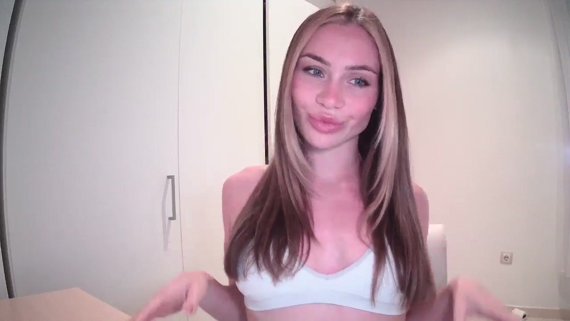 Gallery image thumbnail from English_Lola's myfreecams stream on, 05/13/2024, 12:54 image 15 of 20