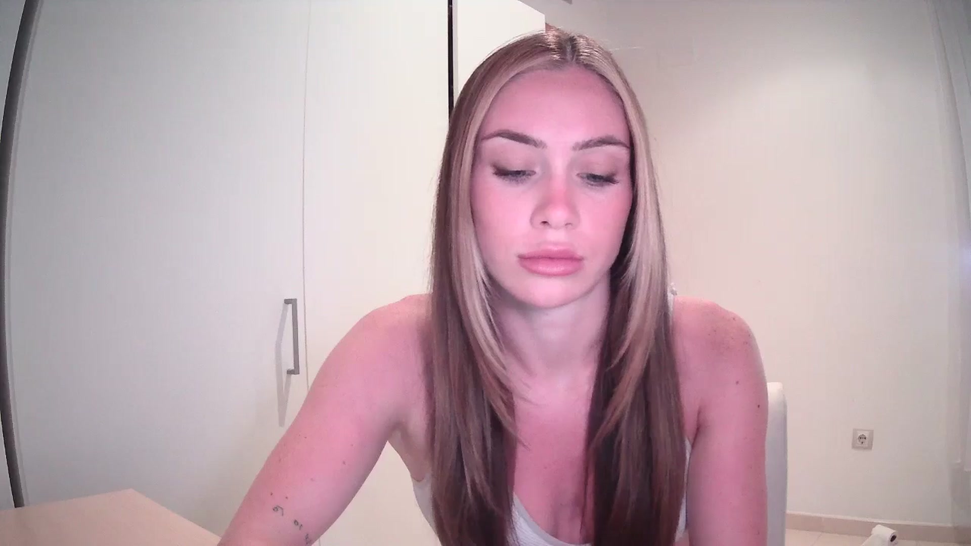 Gallery image thumbnail from English_Lola's myfreecams stream on, 05/13/2024, 12:54 image 20 of 20