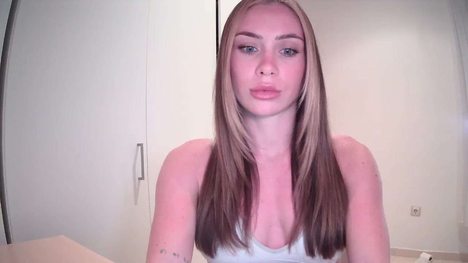 Gallery image thumbnail from English_Lola's myfreecams stream on, 05/13/2024, 12:54 image 16 of 20