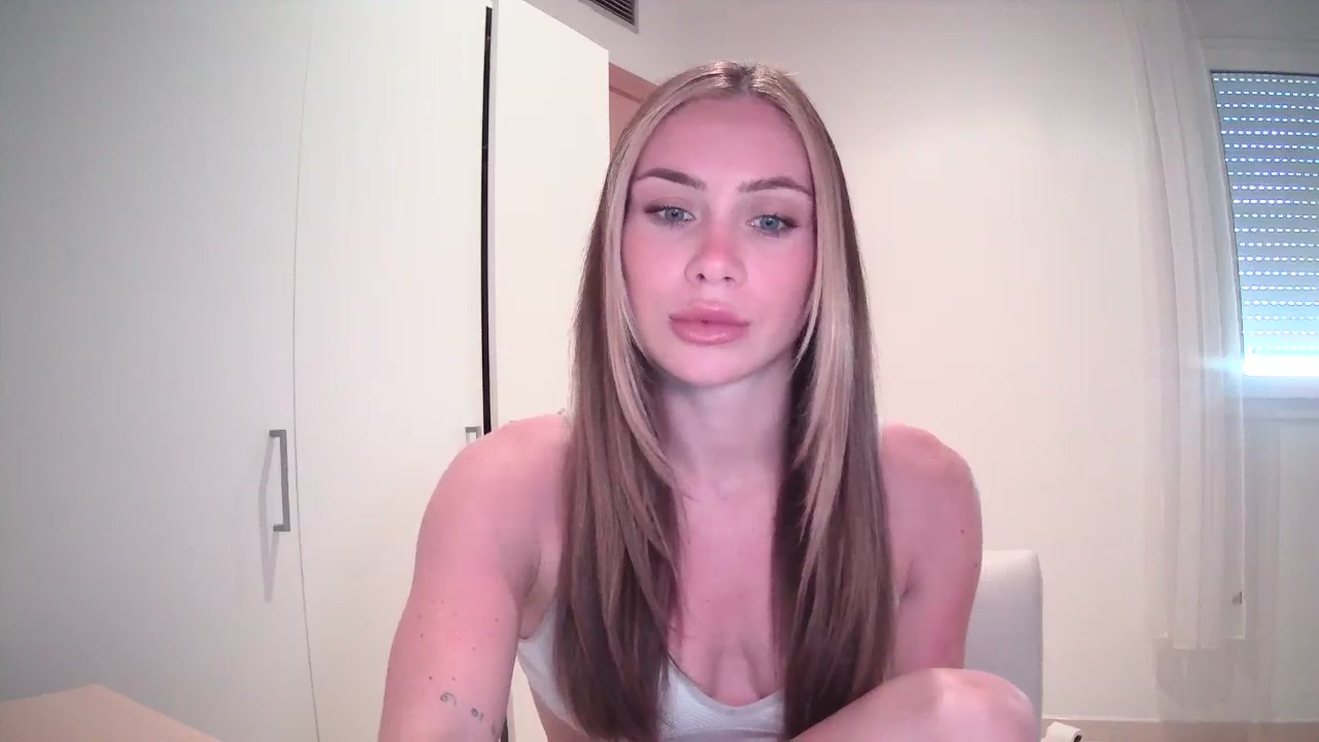 Gallery image thumbnail from English_Lola's myfreecams stream on, 05/13/2024, 12:54 image 4 of 20