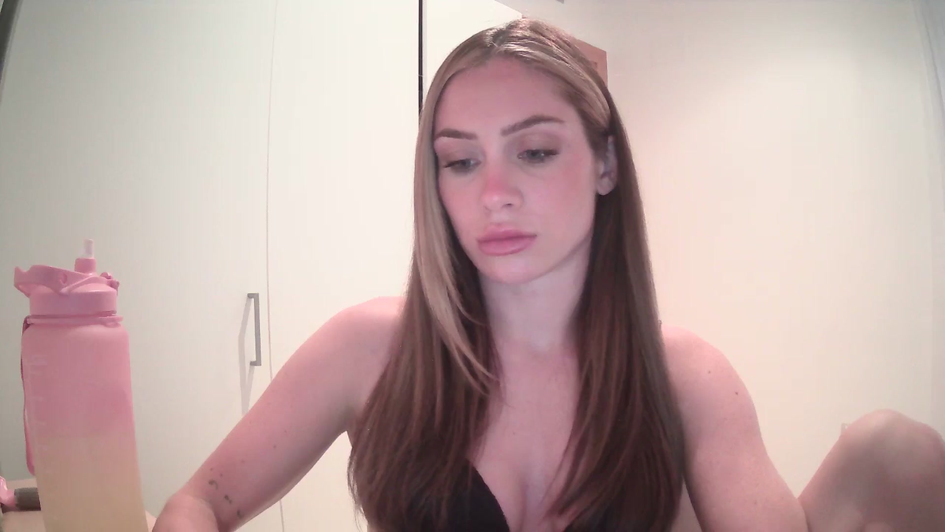 Gallery image thumbnail from English_Lola's myfreecams stream on, 05/14/2024, 09:11 image 13 of 20
