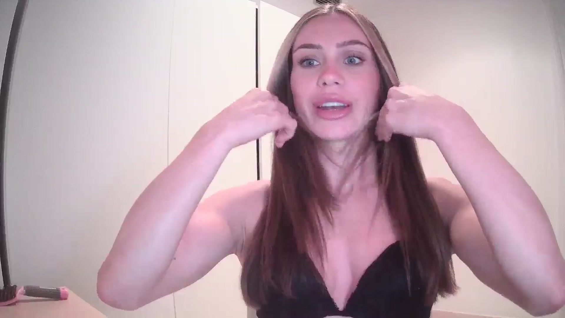 Gallery image thumbnail from English_Lola's myfreecams stream on, 05/14/2024, 11:23 image 10 of 20