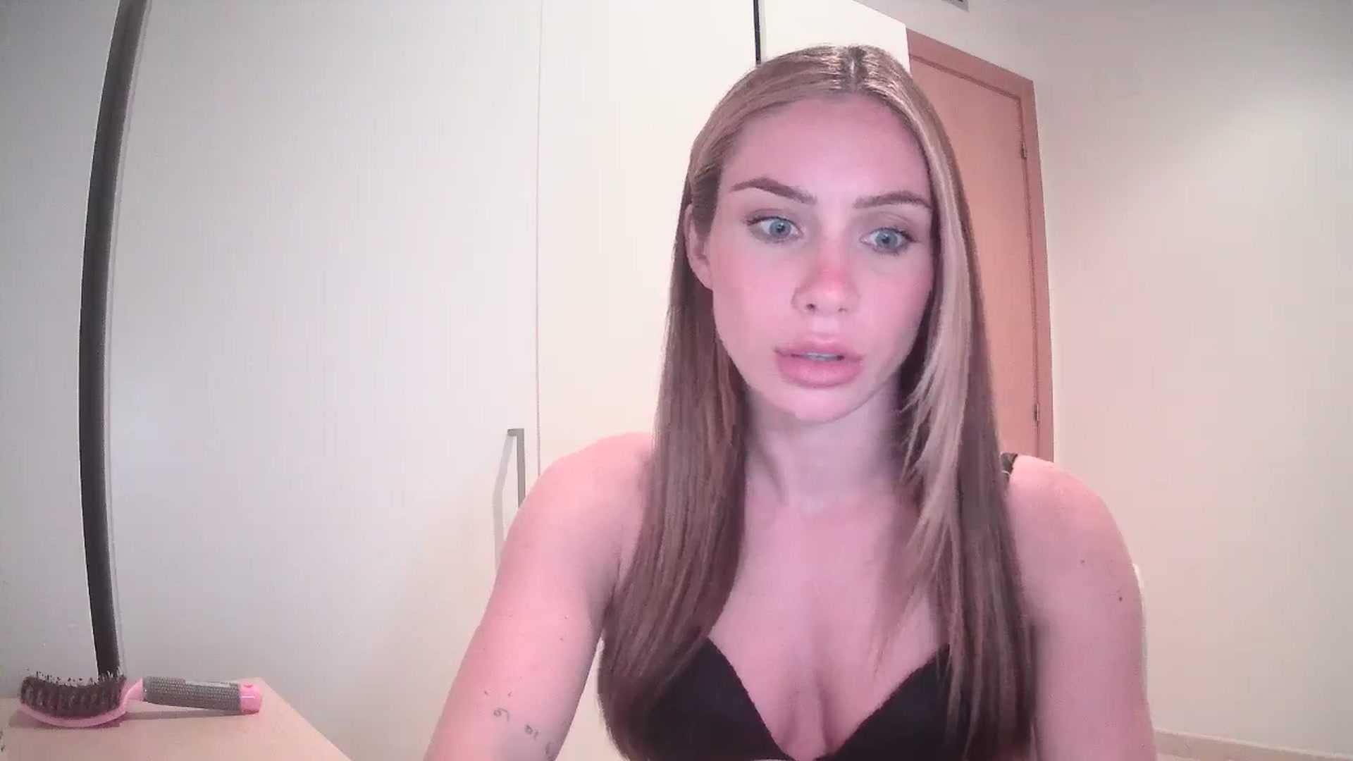 Gallery image thumbnail from English_Lola's myfreecams stream on, 05/14/2024, 11:23 image 4 of 20