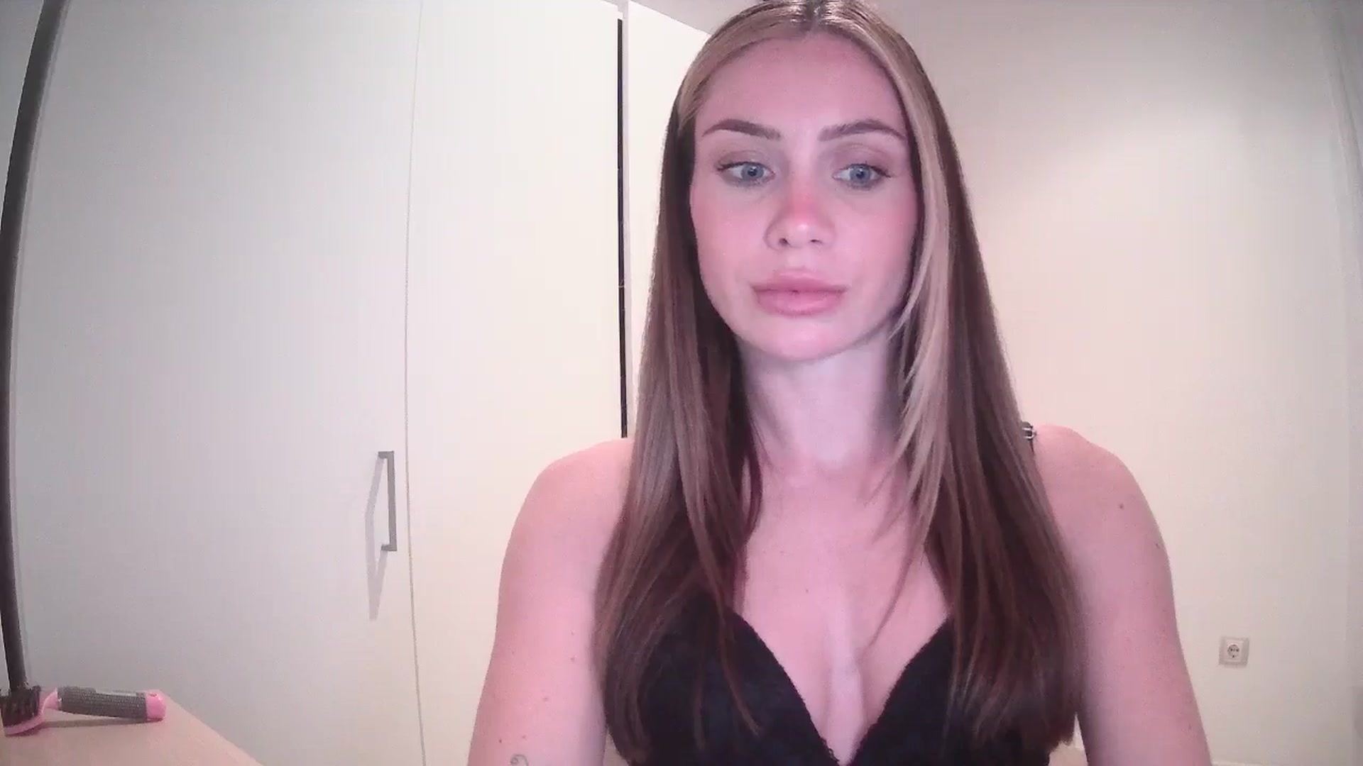 Gallery image thumbnail from English_Lola's myfreecams stream on, 05/14/2024, 11:23 image 13 of 20