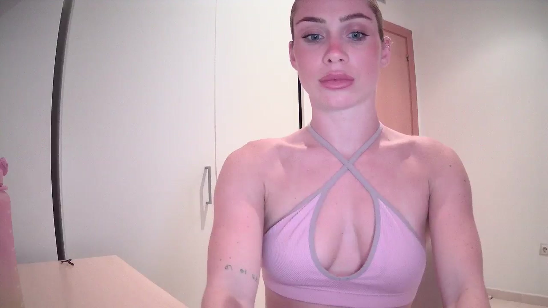 Gallery image thumbnail from English_Lola's myfreecams stream on, 05/15/2024, 12:46 image 3 of 20