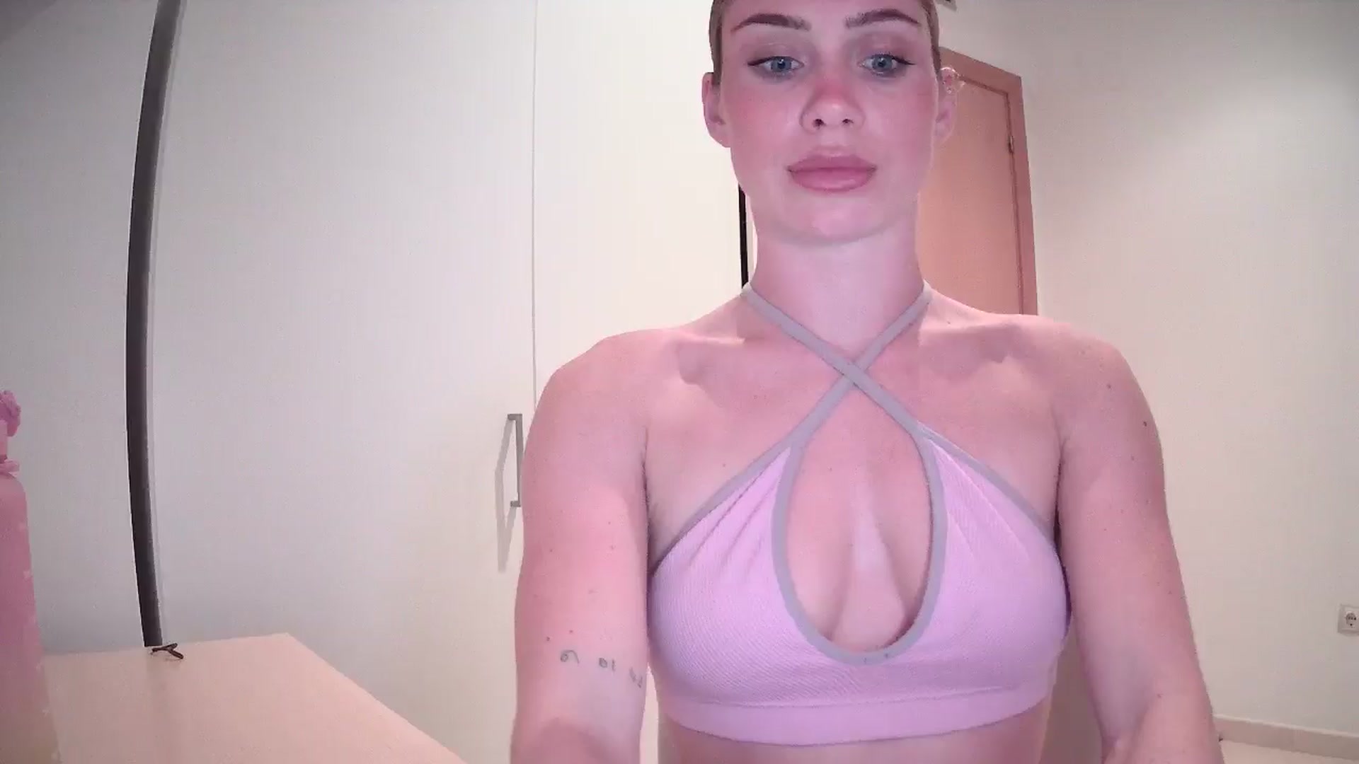 Gallery image thumbnail from English_Lola's myfreecams stream on, 05/15/2024, 12:46 image 12 of 20