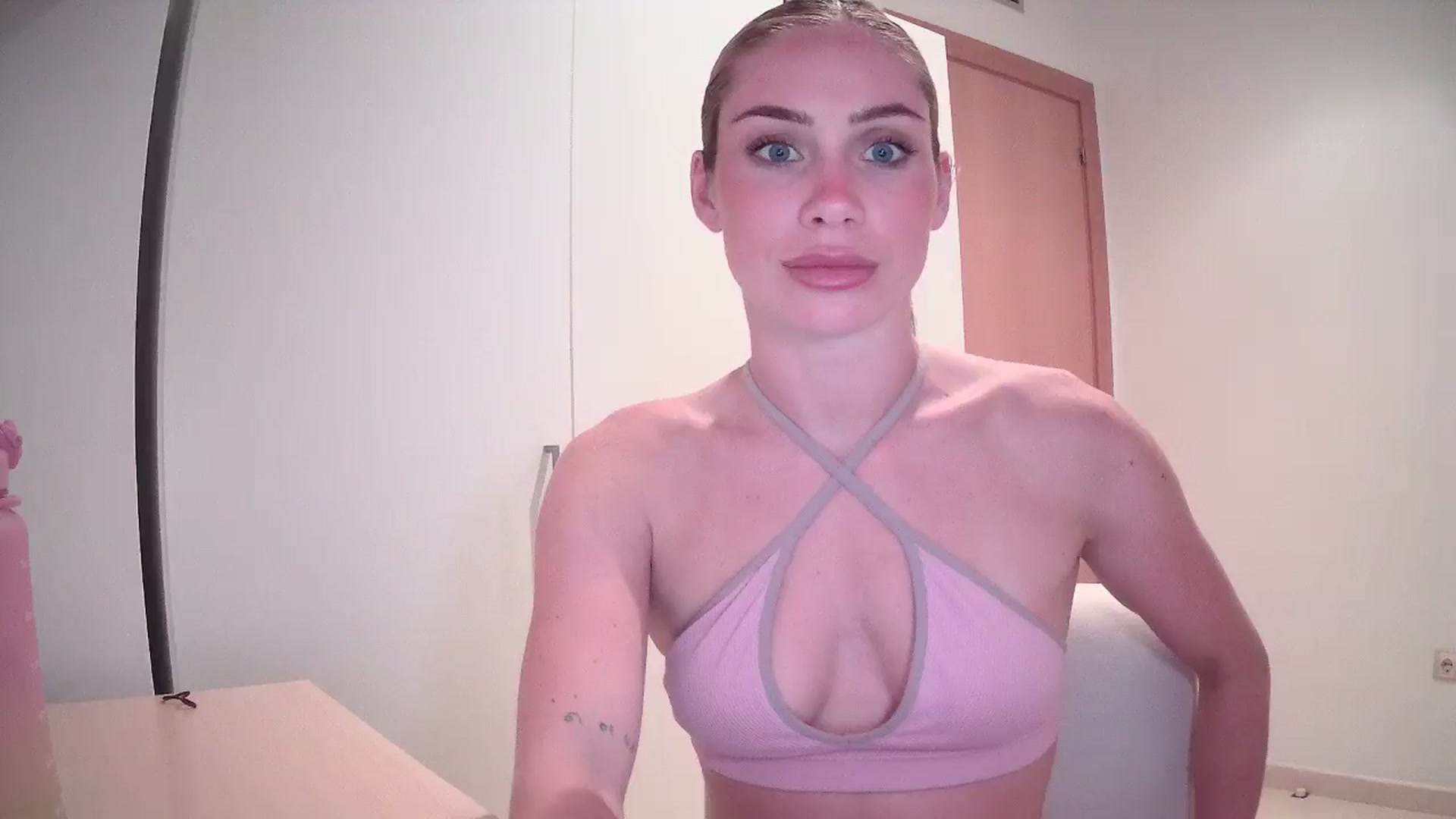 Gallery image thumbnail from English_Lola's myfreecams stream on, 05/15/2024, 12:46 image 1 of 20