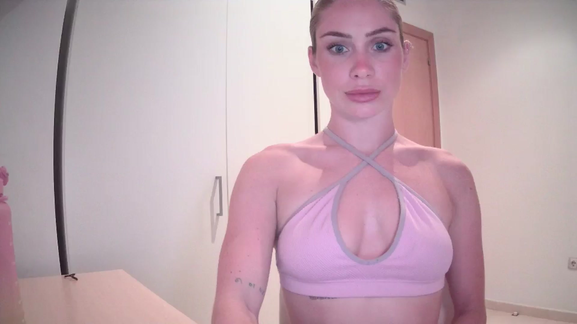 Gallery image thumbnail from English_Lola's myfreecams stream on, 05/15/2024, 12:46 image 17 of 20