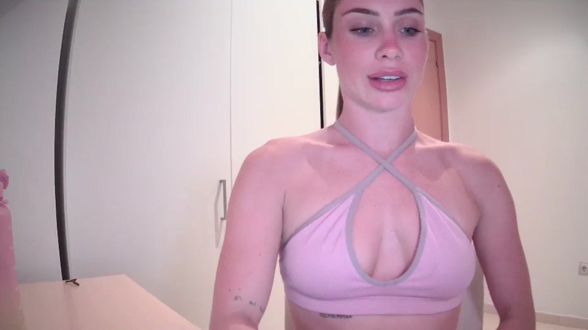 Gallery image thumbnail from English_Lola's myfreecams stream on, 05/15/2024, 12:46 image 18 of 20