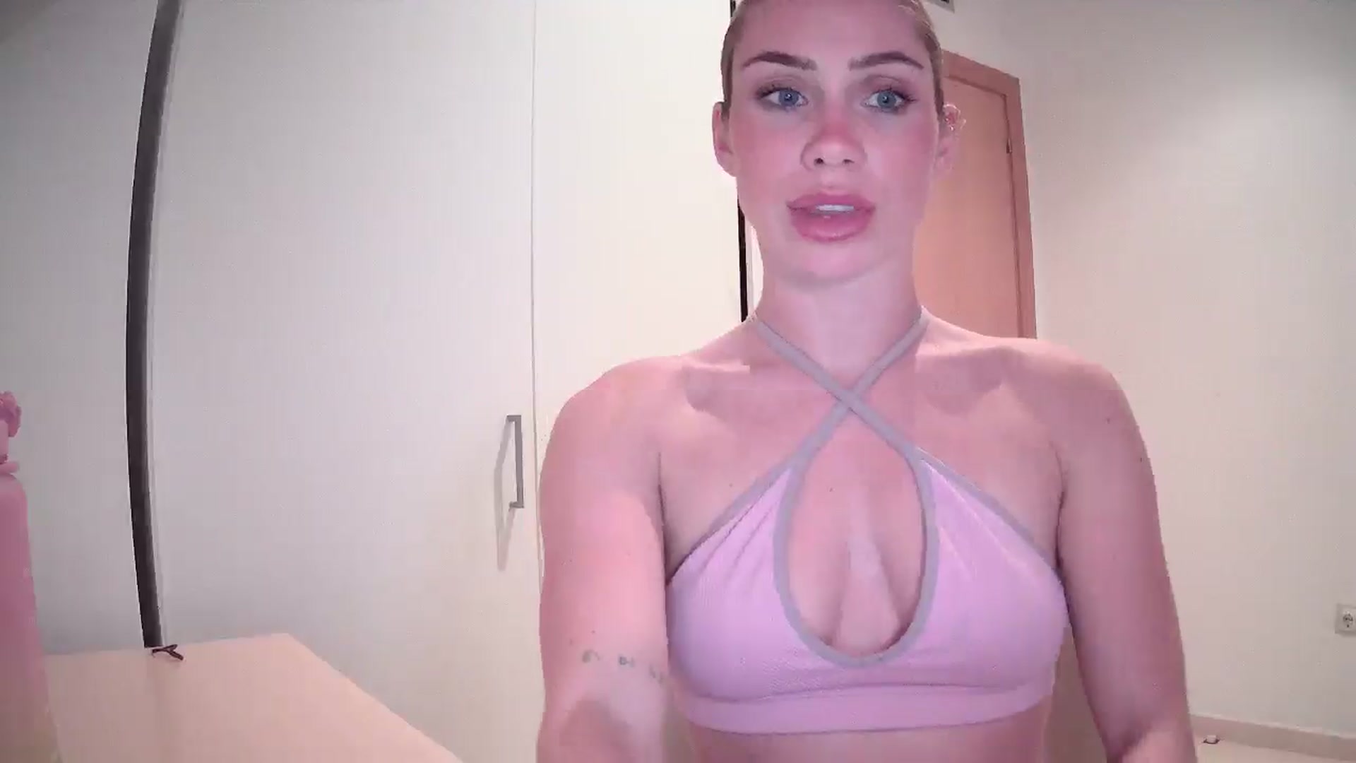 Gallery image thumbnail from English_Lola's myfreecams stream on, 05/15/2024, 12:46 image 6 of 20