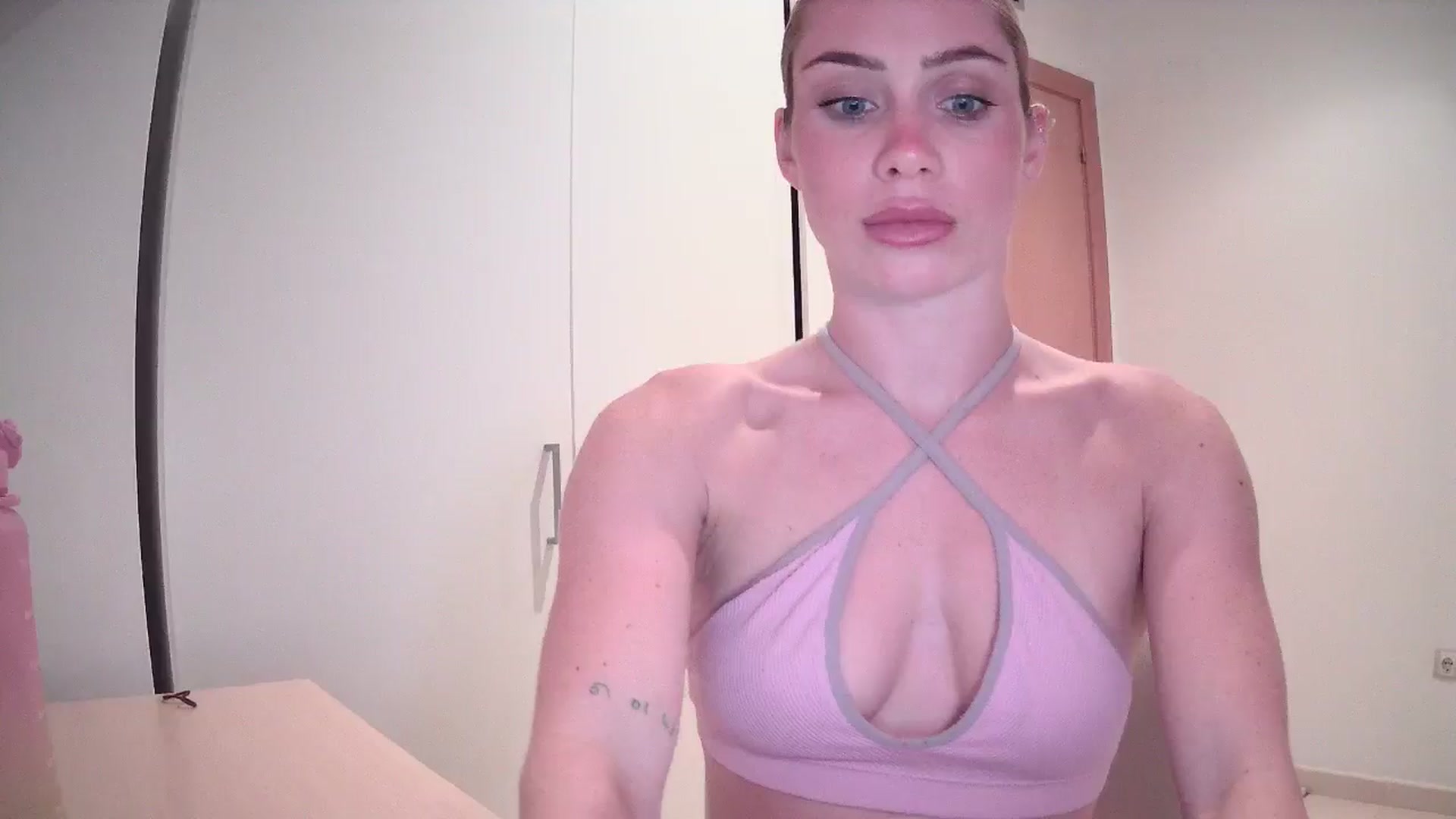 Gallery image thumbnail from English_Lola's myfreecams stream on, 05/15/2024, 12:46 image 2 of 20