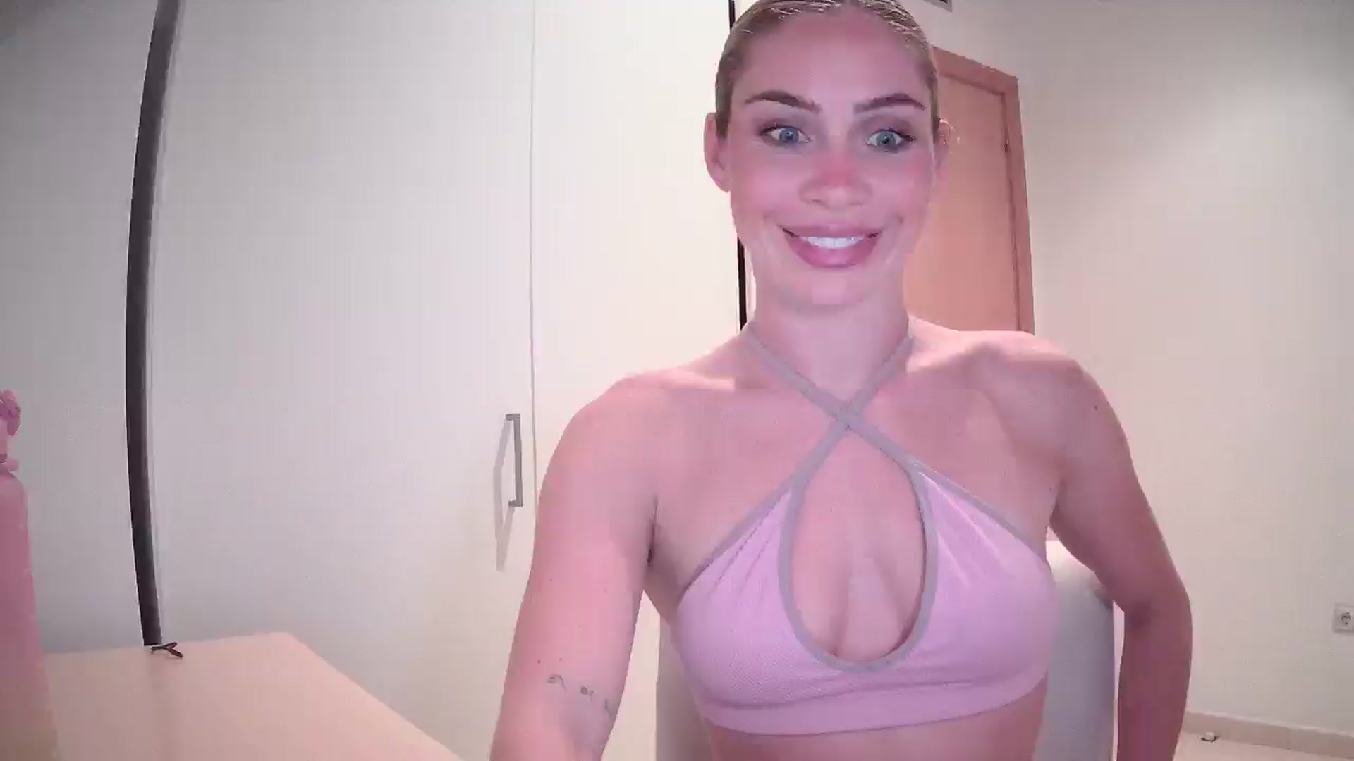 Gallery image thumbnail from English_Lola's myfreecams stream on, 05/15/2024, 12:46 image 8 of 20