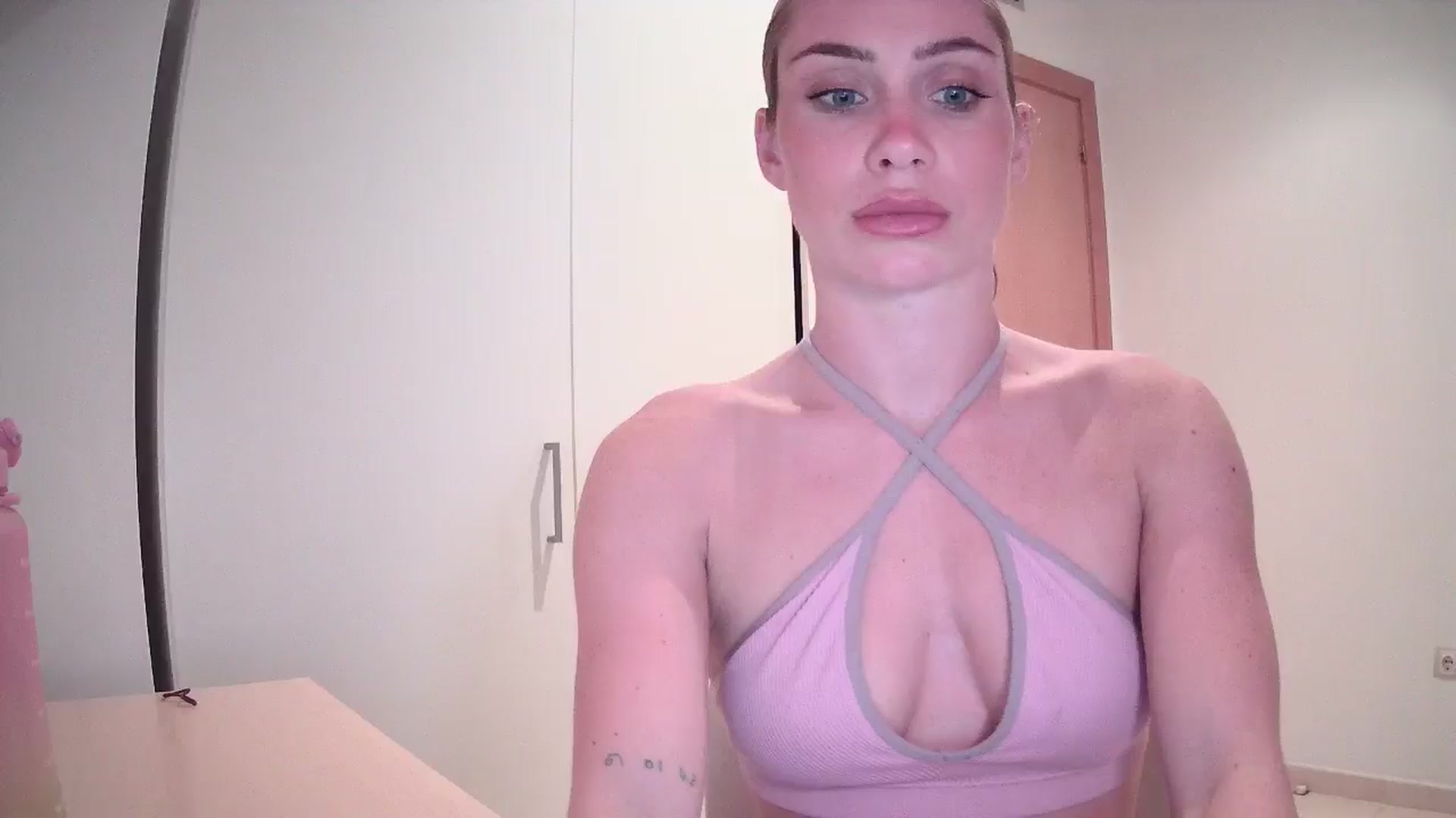 Gallery image thumbnail from English_Lola's myfreecams stream on, 05/15/2024, 12:46 image 10 of 20