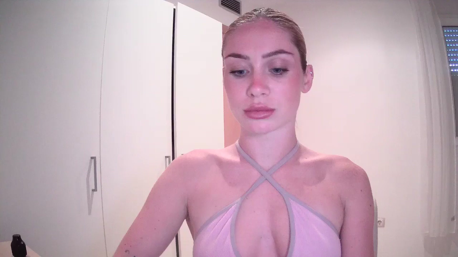 Gallery image thumbnail from English_Lola's myfreecams stream on, 05/15/2024, 14:46 image 6 of 20