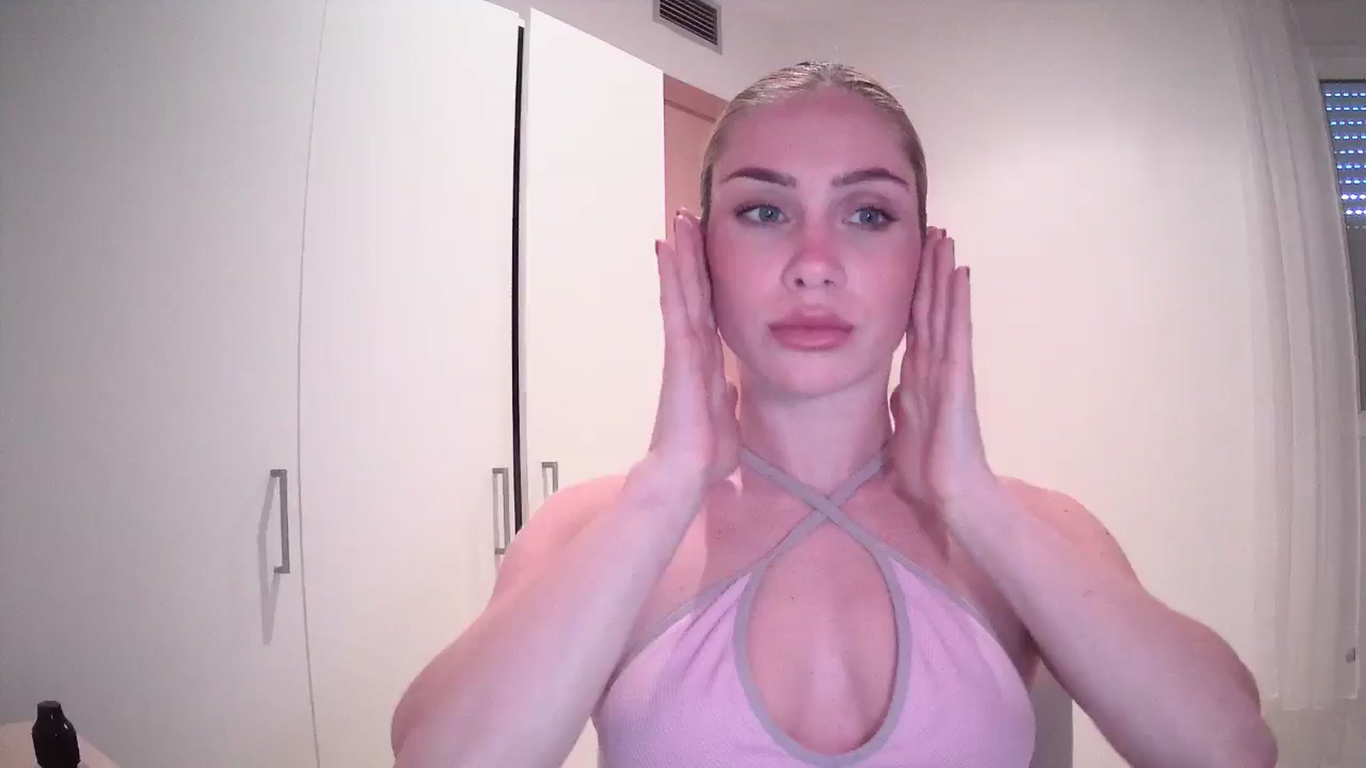 Gallery image thumbnail from English_Lola's myfreecams stream on, 05/15/2024, 14:46 image 18 of 20