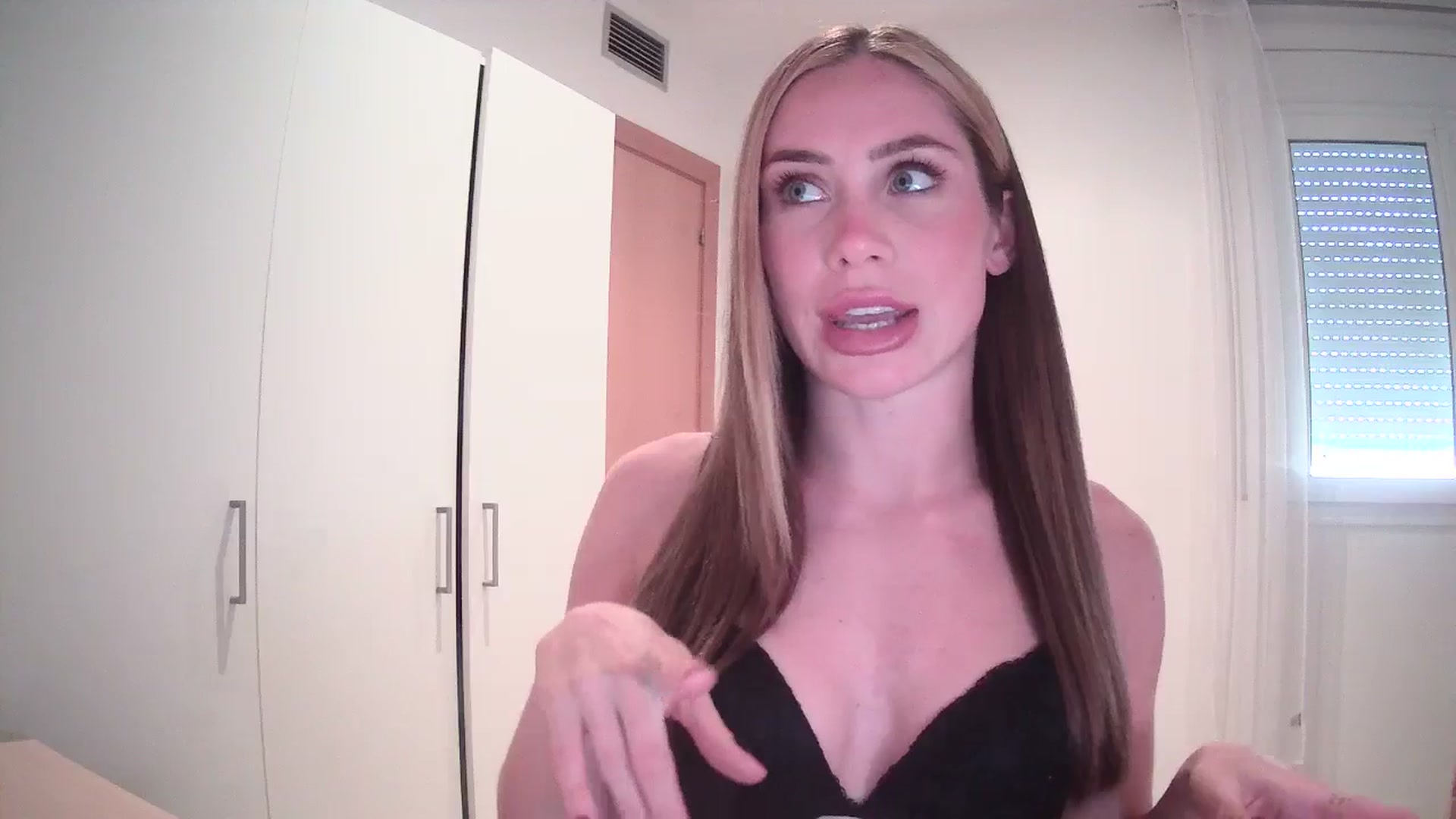 Gallery image thumbnail from English_Lola's myfreecams stream on, 05/18/2024, 12:02 image 19 of 20
