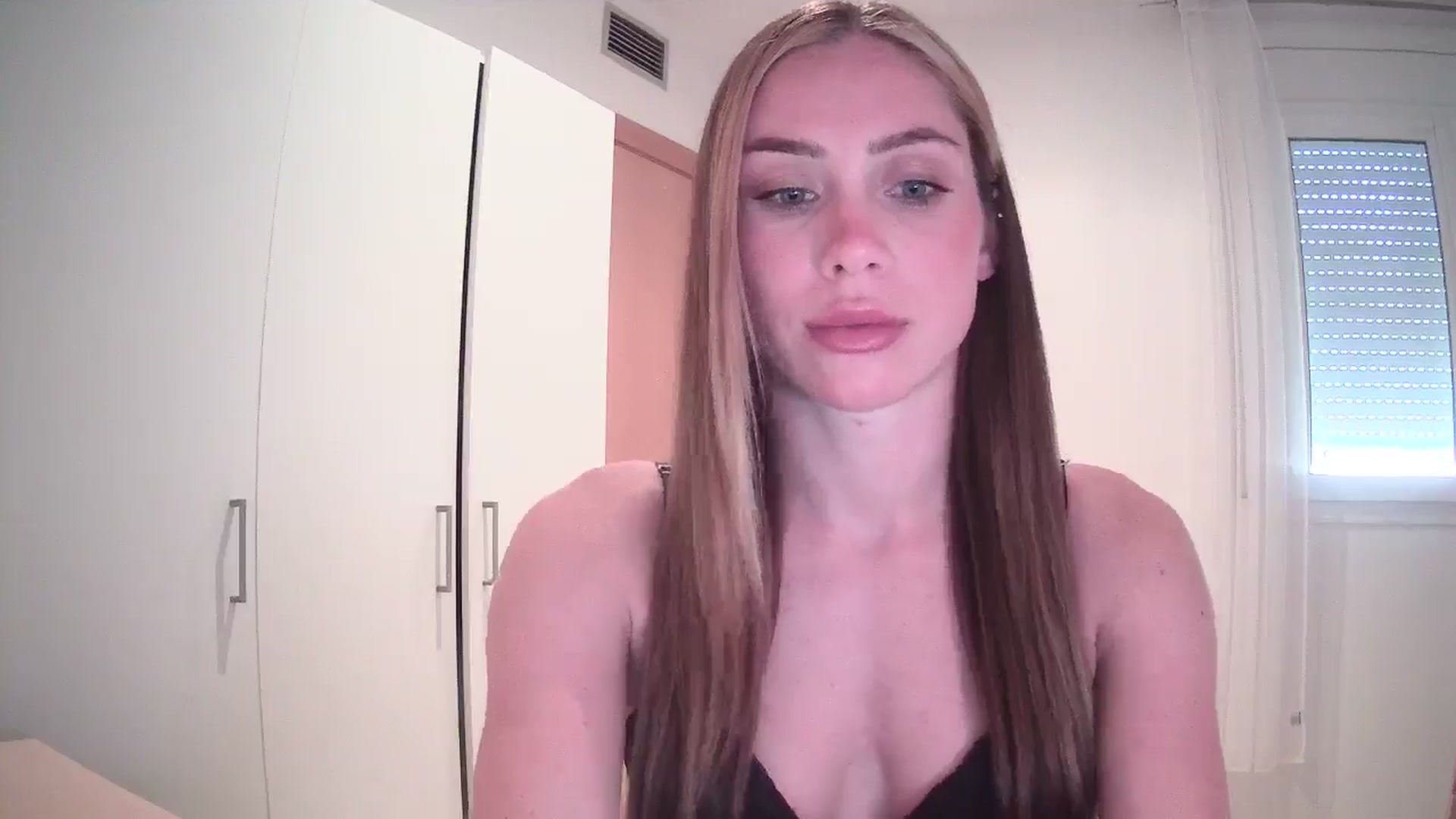 Gallery image thumbnail from English_Lola's myfreecams stream on, 05/18/2024, 12:02 image 17 of 20