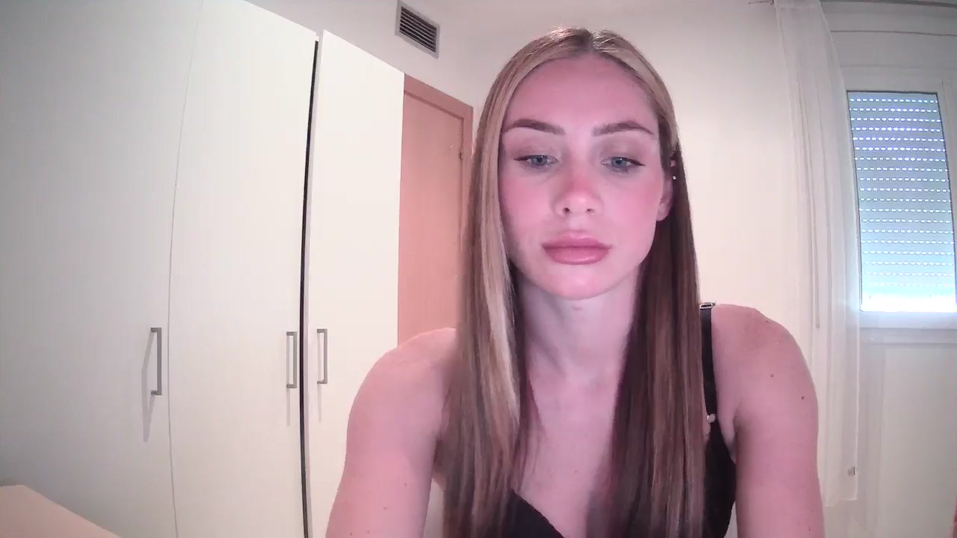 Gallery image thumbnail from English_Lola's myfreecams stream on, 05/18/2024, 12:02 image 11 of 20