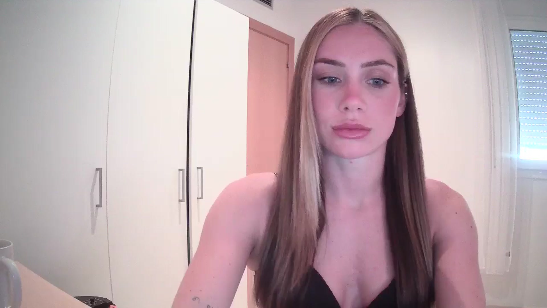 Gallery image thumbnail from English_Lola's myfreecams stream on, 05/18/2024, 12:29 image 11 of 20
