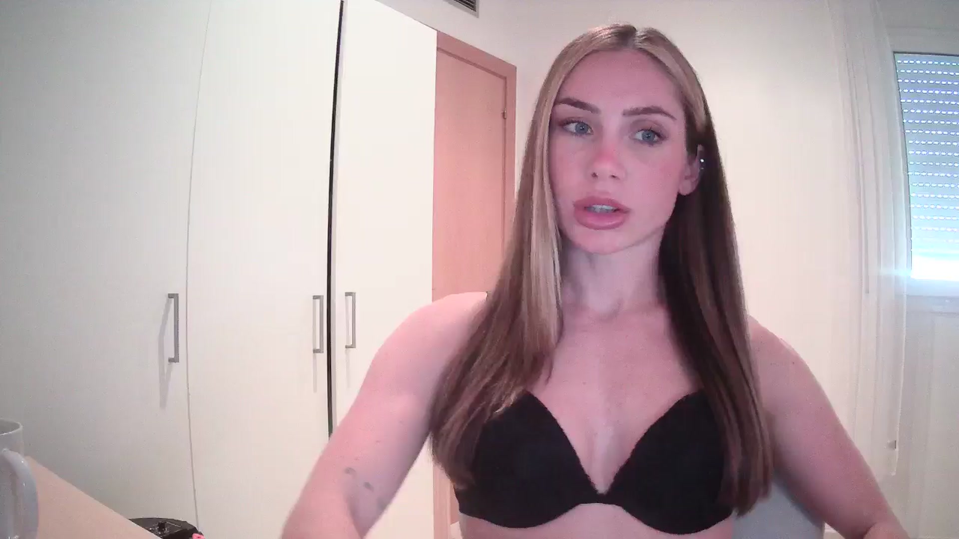Gallery image thumbnail from English_Lola's myfreecams stream on, 05/18/2024, 12:29 image 4 of 20