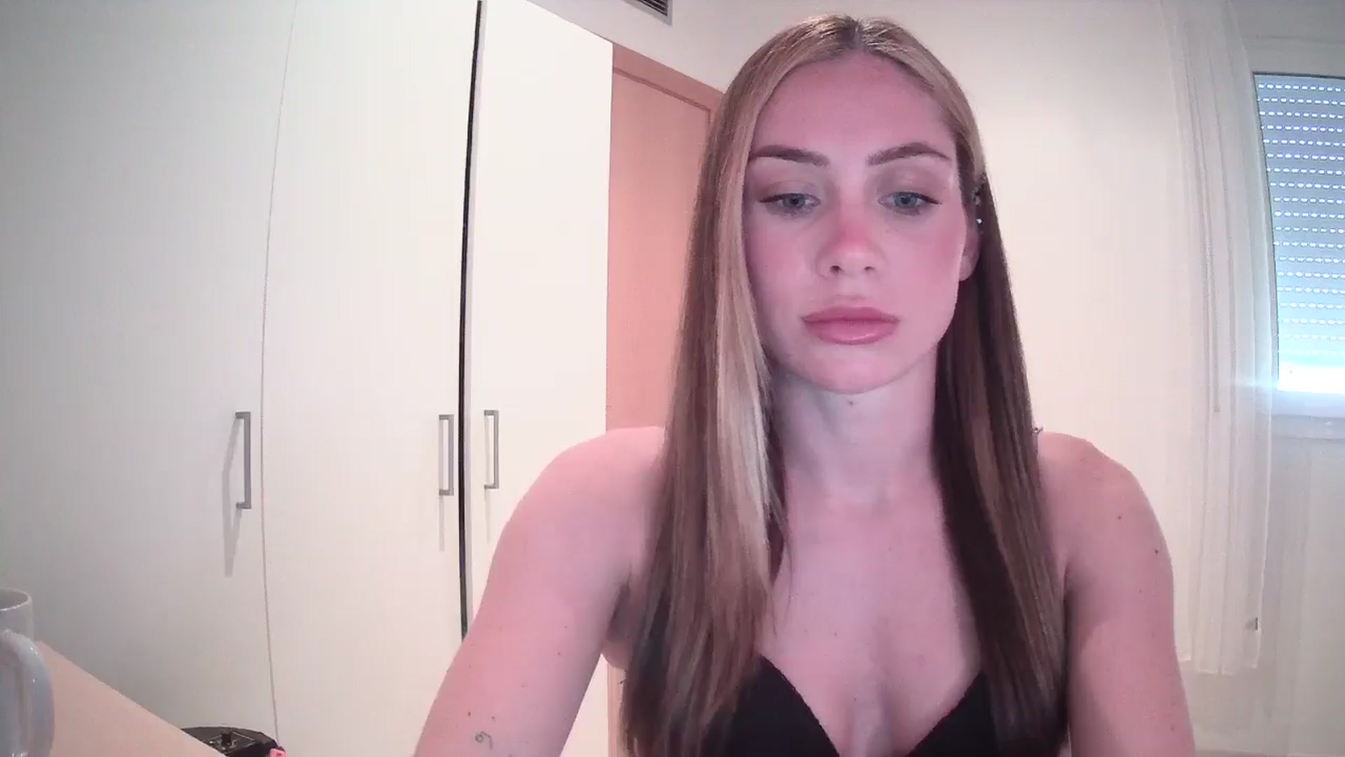 Gallery image thumbnail from English_Lola's myfreecams stream on, 05/18/2024, 12:29 image 8 of 20