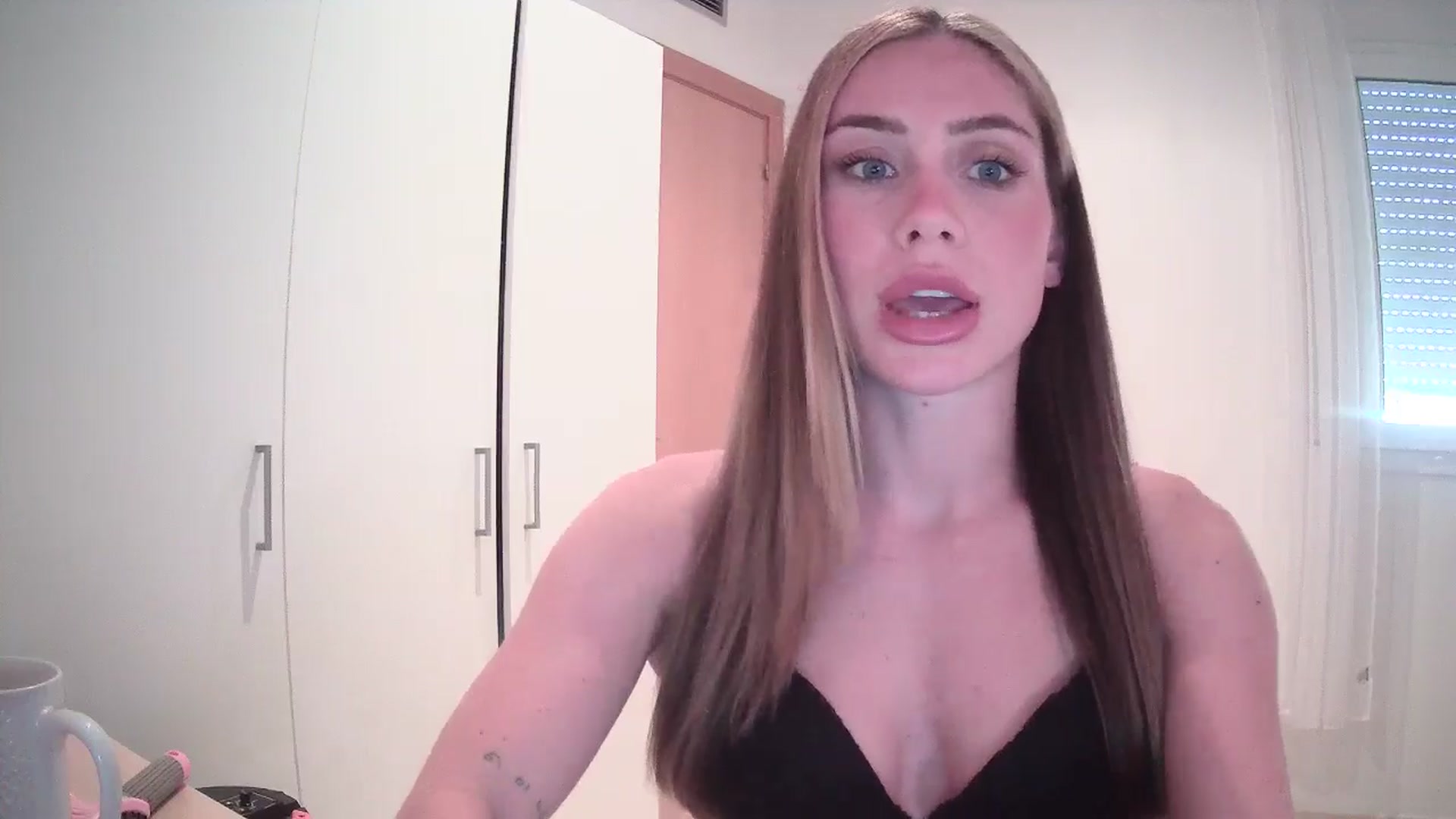 Gallery image thumbnail from English_Lola's myfreecams stream on, 05/18/2024, 12:29 image 3 of 20
