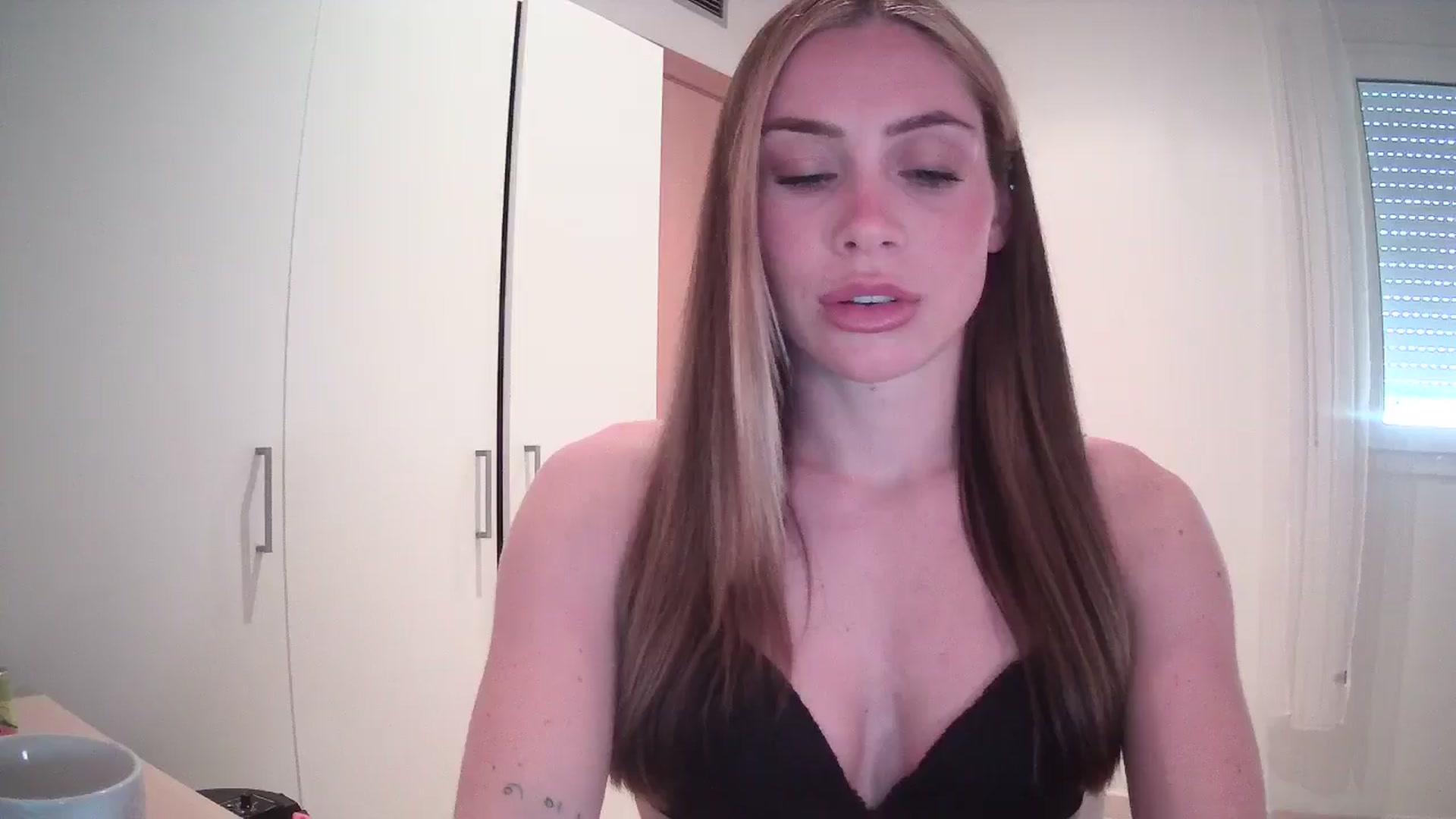 Gallery image thumbnail from English_Lola's myfreecams stream on, 05/18/2024, 12:53 image 7 of 20
