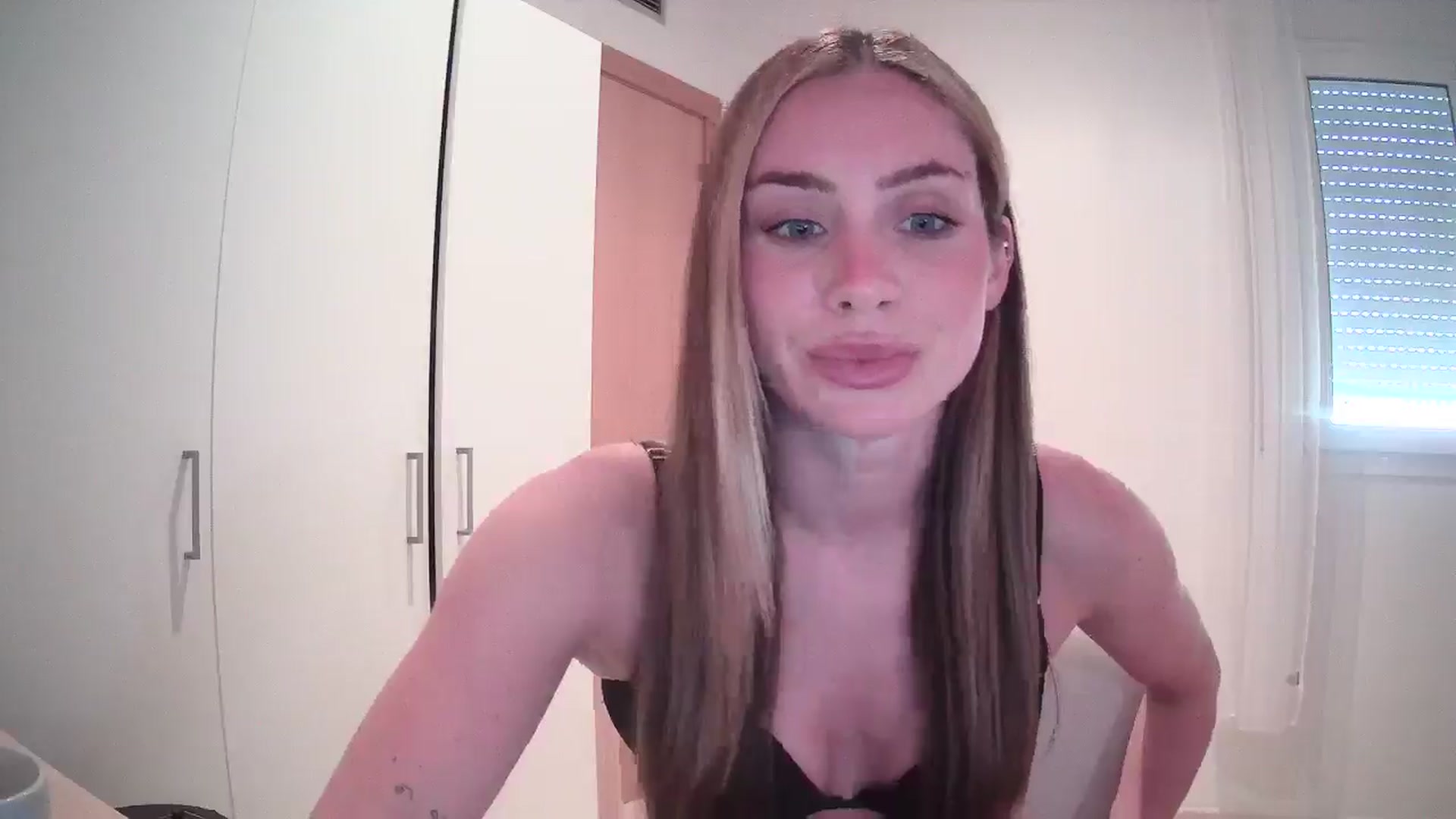 Gallery image thumbnail from English_Lola's myfreecams stream on, 05/18/2024, 12:53 image 9 of 20