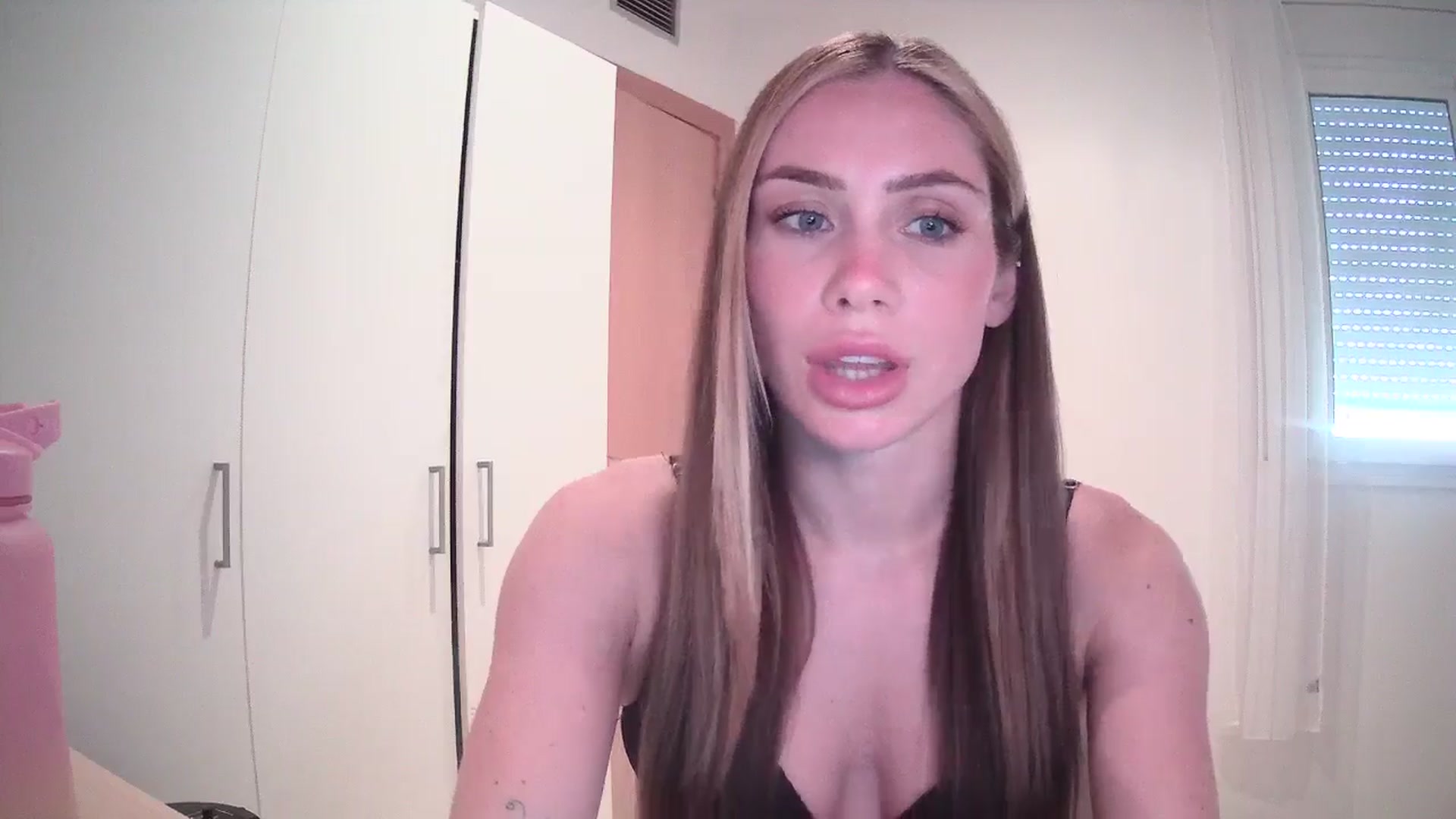 Gallery image thumbnail from English_Lola's myfreecams stream on, 05/18/2024, 13:28 image 4 of 20