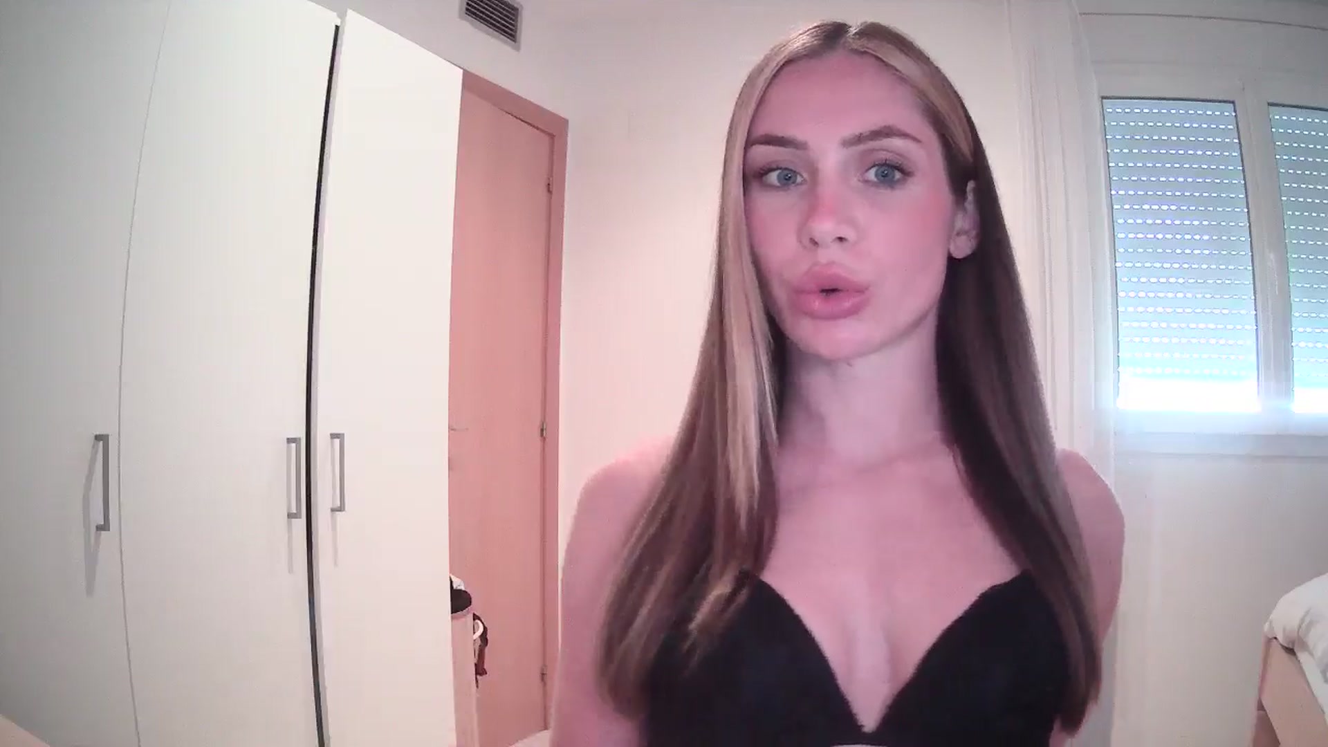 Gallery image thumbnail from English_Lola's myfreecams stream on, 05/18/2024, 14:05 image 18 of 20