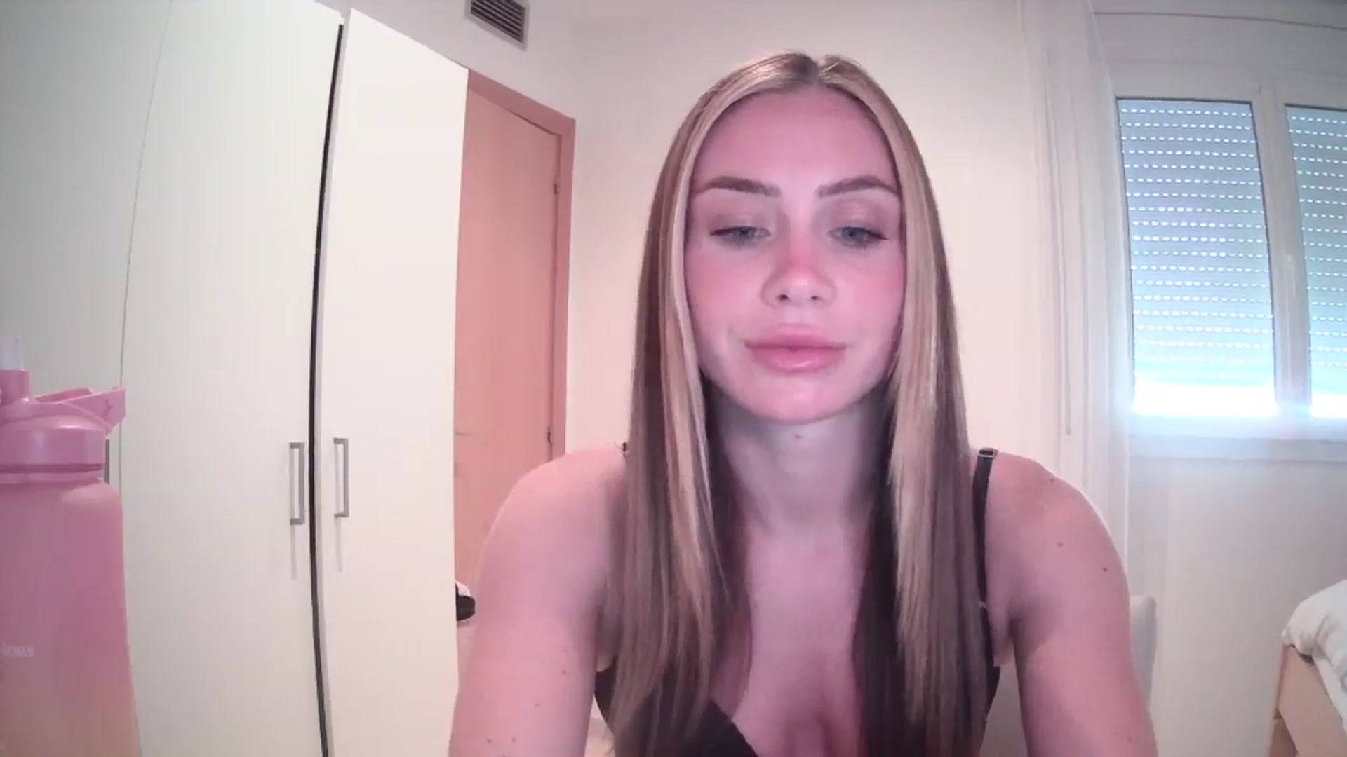 Gallery image thumbnail from English_Lola's myfreecams stream on, 05/18/2024, 14:05 image 10 of 20